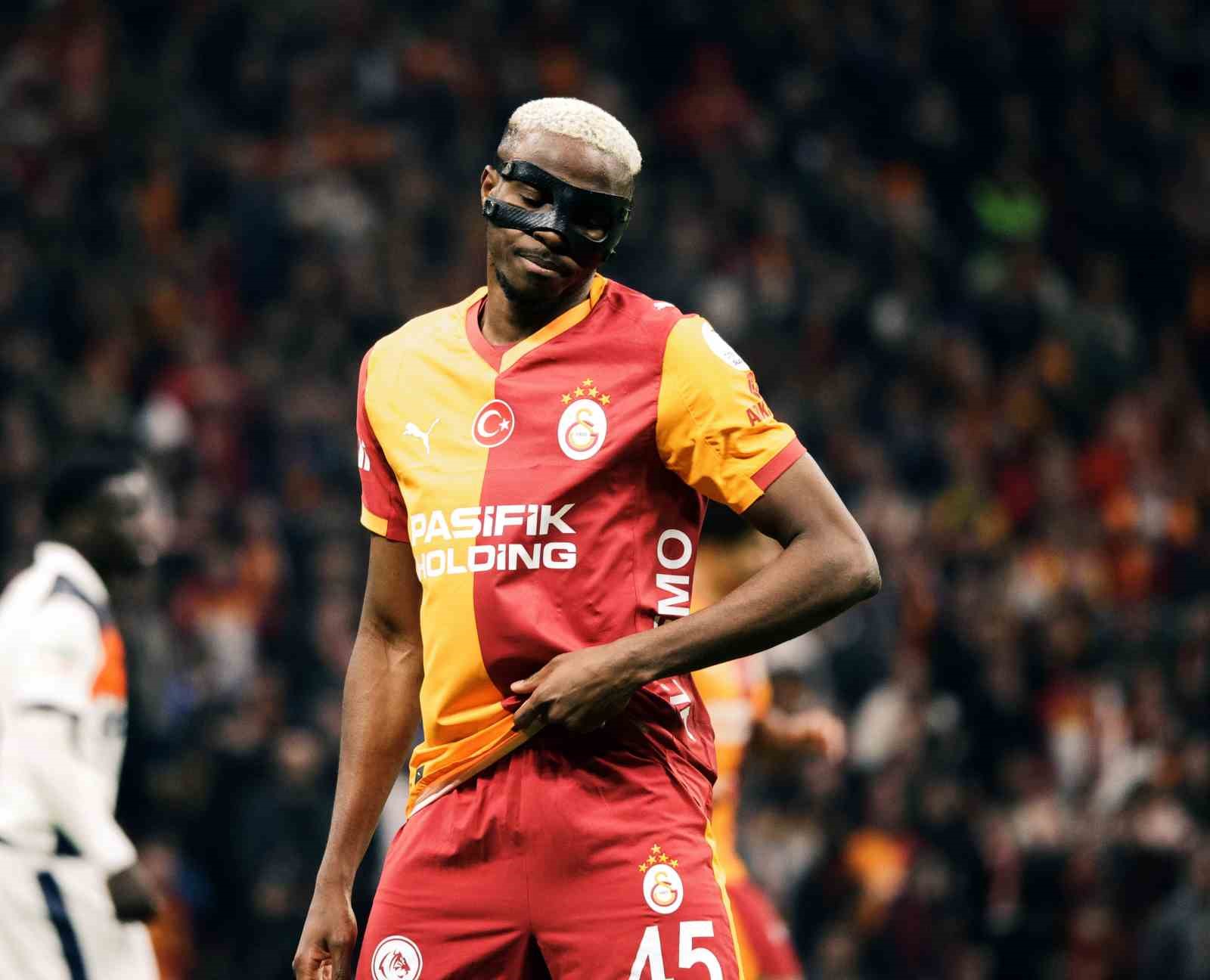 Trendyol Süper Lig: Galatasaray: 0 - RAMS Başakşehir: 0 (İlk yarı)

