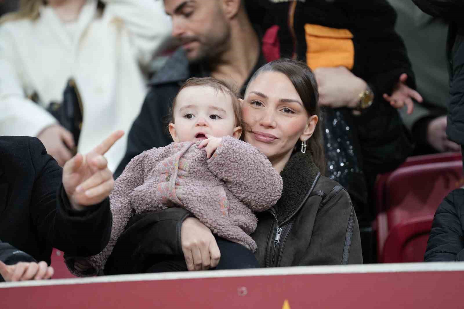 Trendyol Süper Lig: Galatasaray: 0 - RAMS Başakşehir: 0 (Maç devam ediyor)

