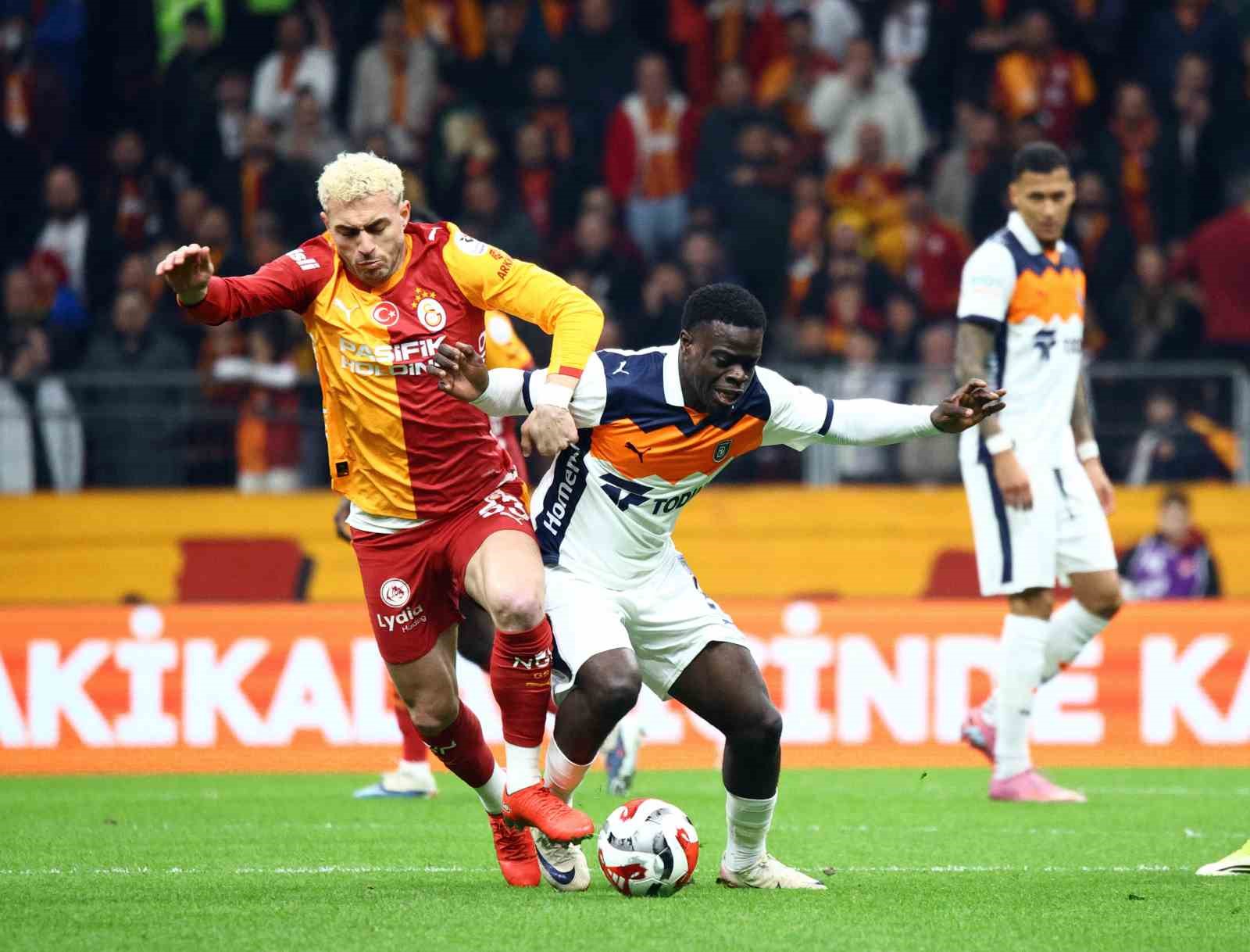 Trendyol Süper Lig: Galatasaray: 0 - RAMS Başakşehir: 0 (Maç devam ediyor)
