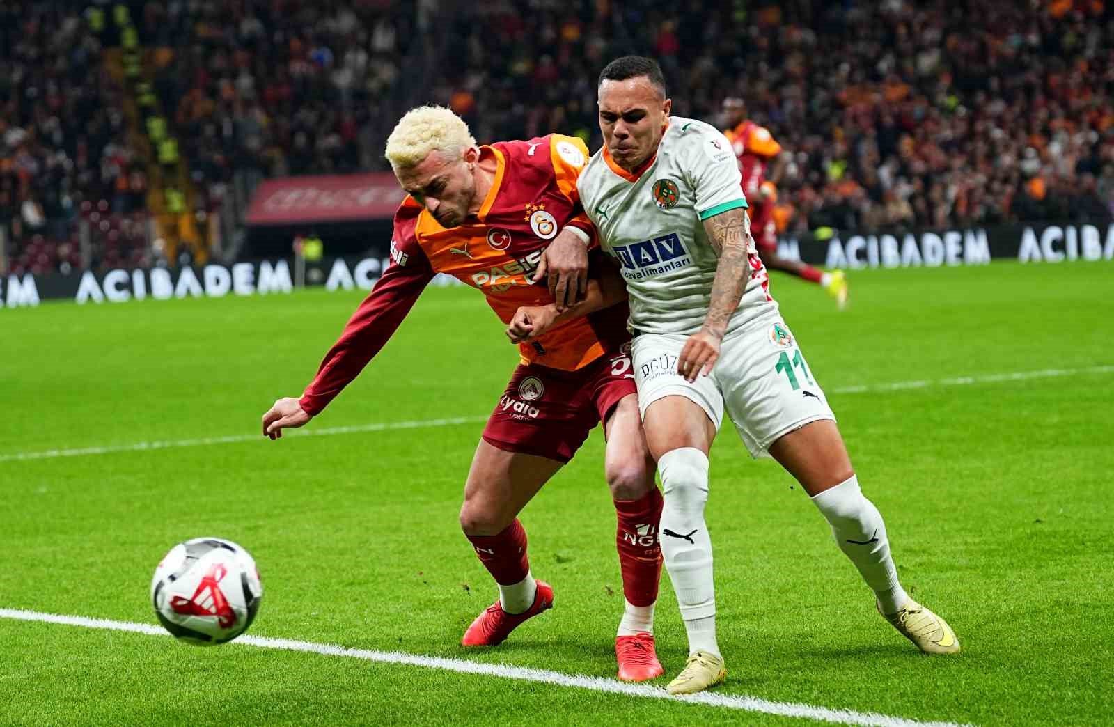 Trendyol Süper Lig: Galatasaray: 1 - Corendon Alanyaspor: 0 (İlk yarı)
