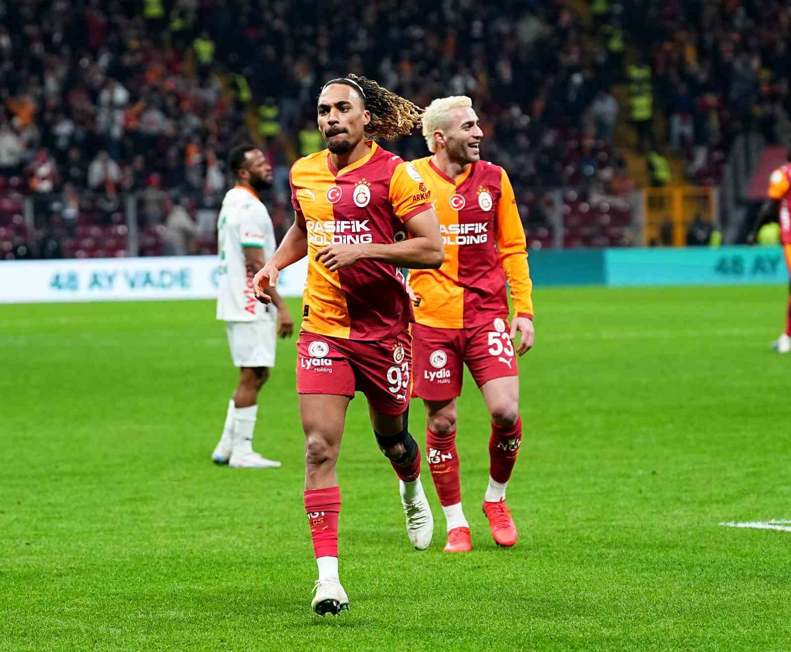 Trendyol Süper Lig: Galatasaray: 1 - Corendon Alanyaspor: 0 (İlk yarı)
