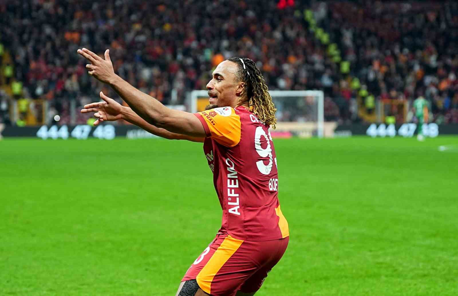 Trendyol Süper Lig: Galatasaray: 1 - Corendon Alanyaspor: 0 (İlk yarı)
