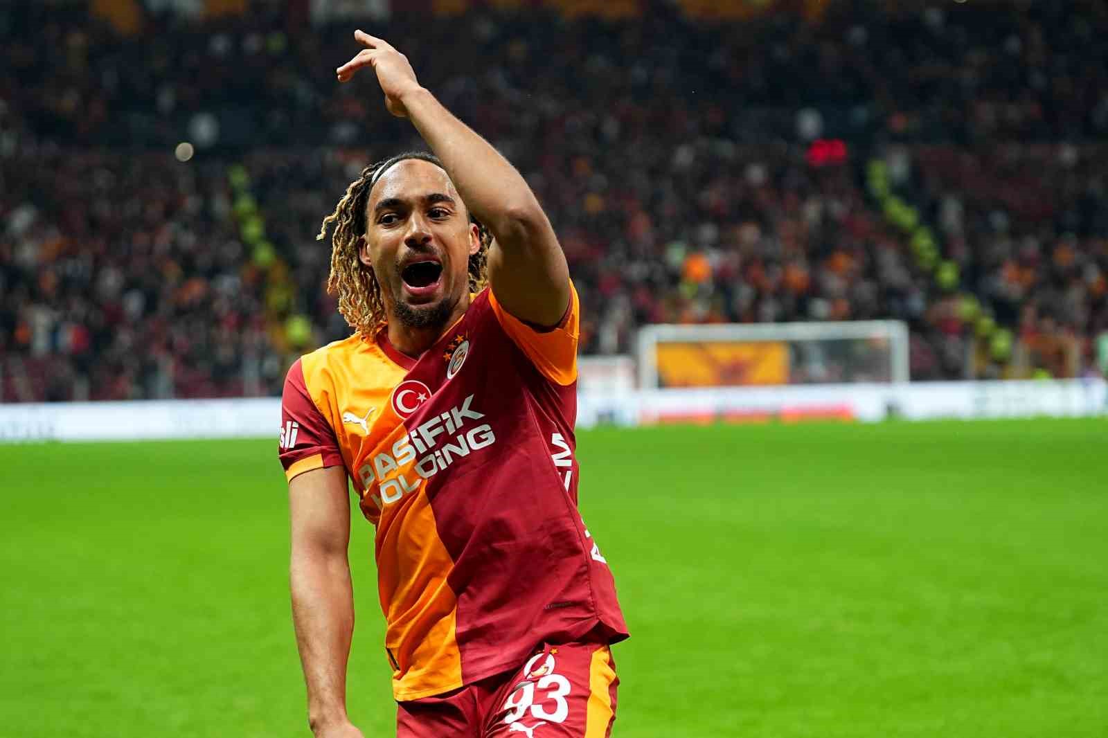 Trendyol Süper Lig: Galatasaray: 1 - Corendon Alanyaspor: 0 (İlk yarı)
