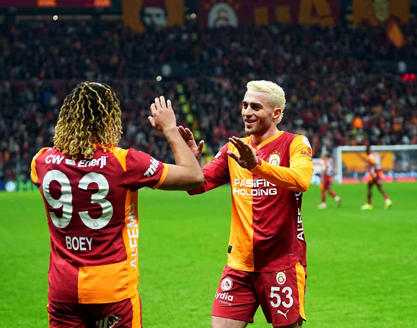 Trendyol Süper Lig: Galatasaray: 1 - Corendon Alanyaspor: 0 (İlk yarı)
