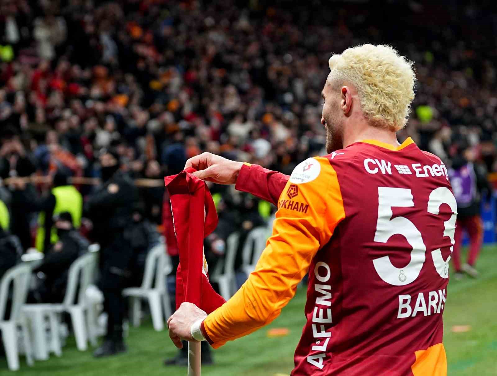 Trendyol Süper Lig: Galatasaray: 1 - Corendon Alanyaspor: 0 (İlk yarı)
