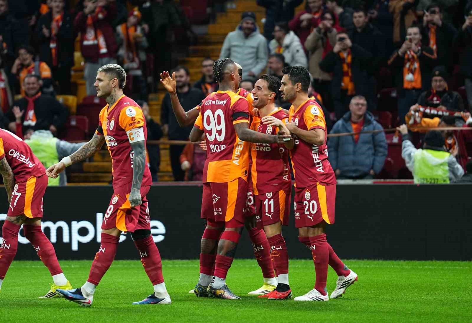 Trendyol Süper Lig: Galatasaray: 1 - Eyüpspor: 0 (Maç devam ediyor)
