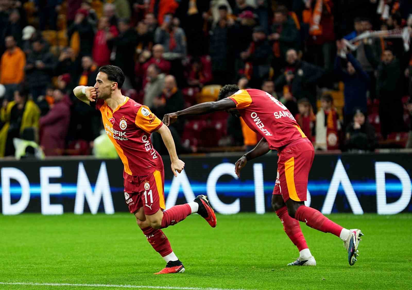 Trendyol Süper Lig: Galatasaray: 1 - Eyüpspor: 0 (Maç devam ediyor)
