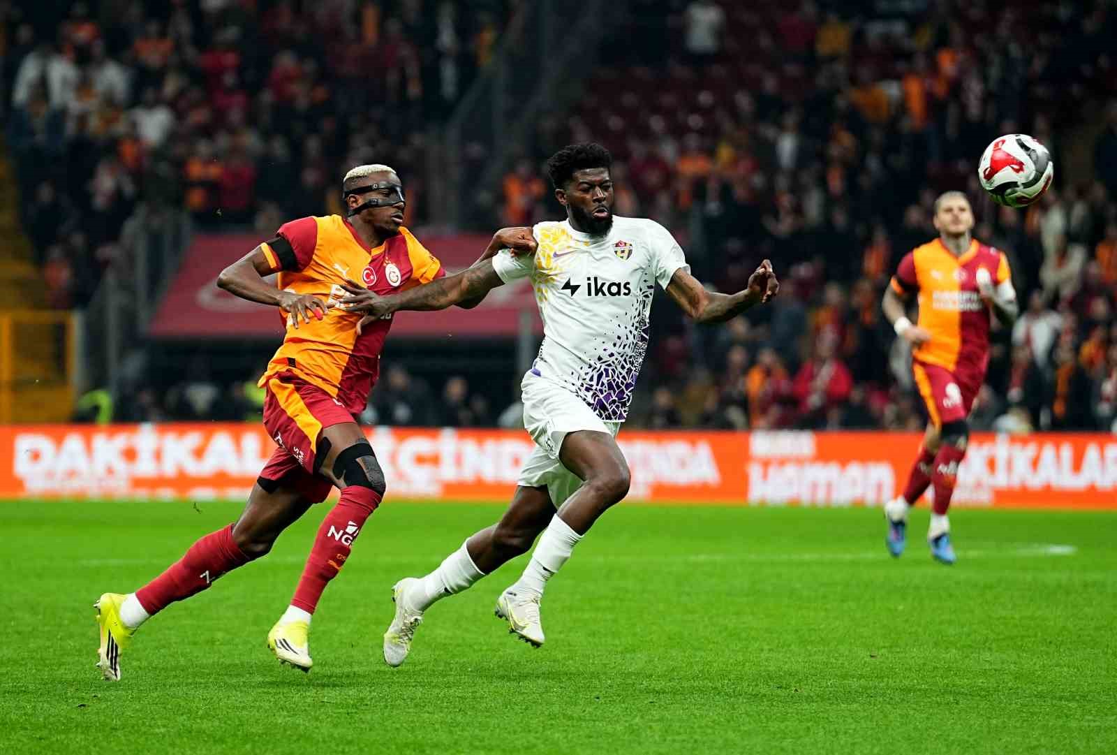 Trendyol Süper Lig: Galatasaray: 1 - Eyüpspor: 0 (Maç devam ediyor)
