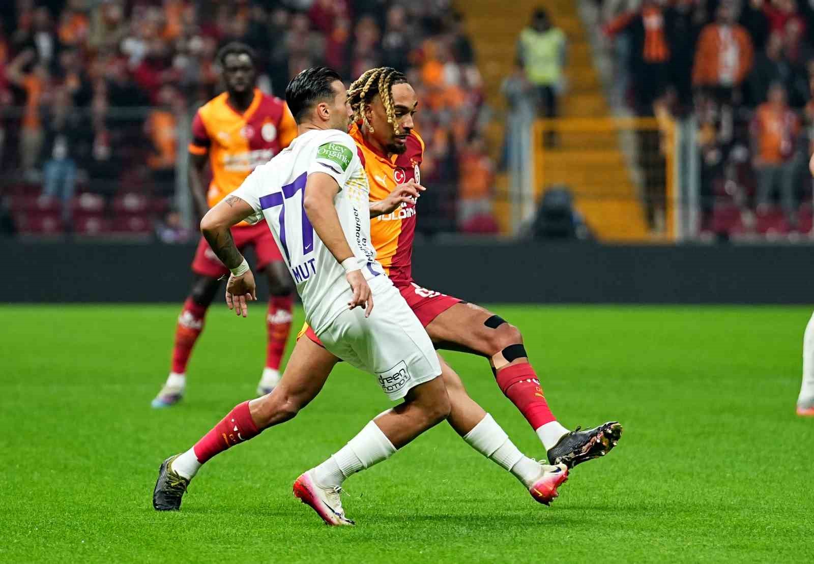 Trendyol Süper Lig: Galatasaray: 1 - Eyüpspor: 0 (Maç devam ediyor)
