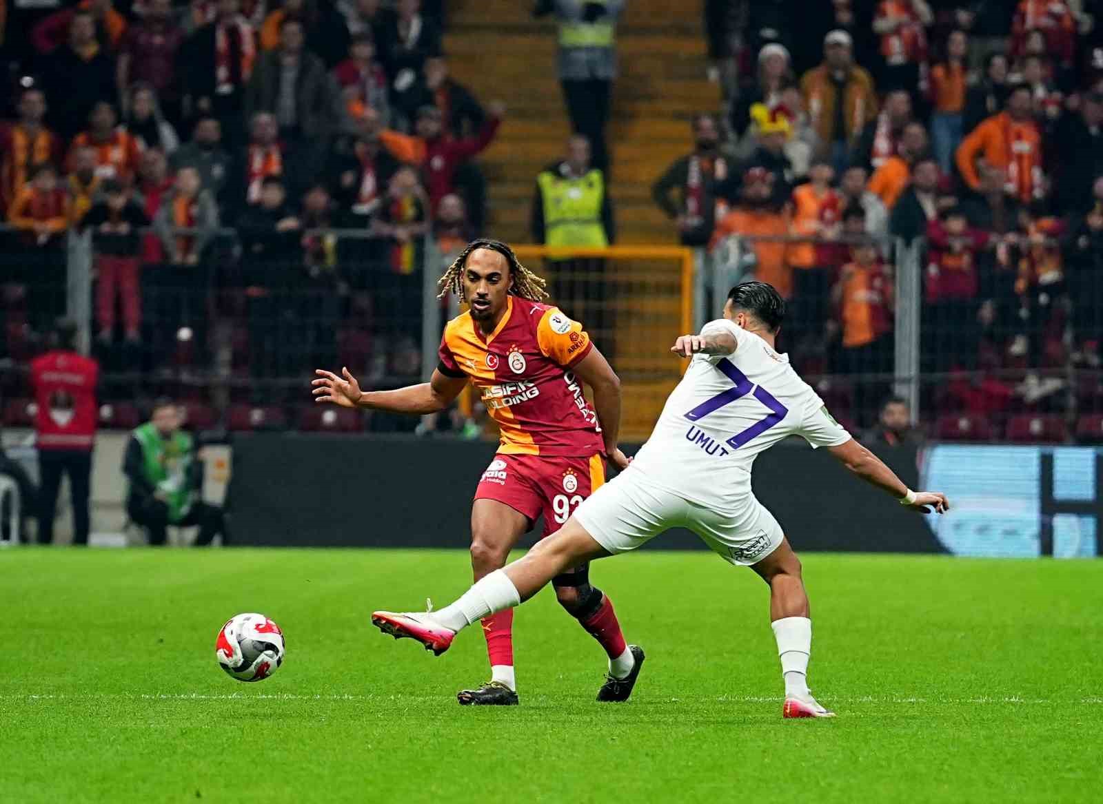 Trendyol Süper Lig: Galatasaray: 1 - Eyüpspor: 0 (Maç devam ediyor)
