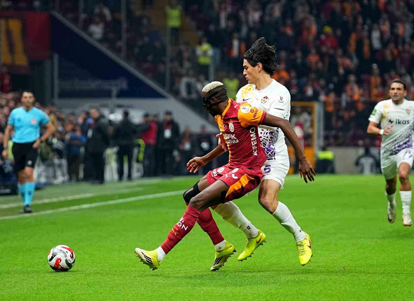 Trendyol Süper Lig: Galatasaray: 1 - Eyüpspor: 0 (Maç devam ediyor)
