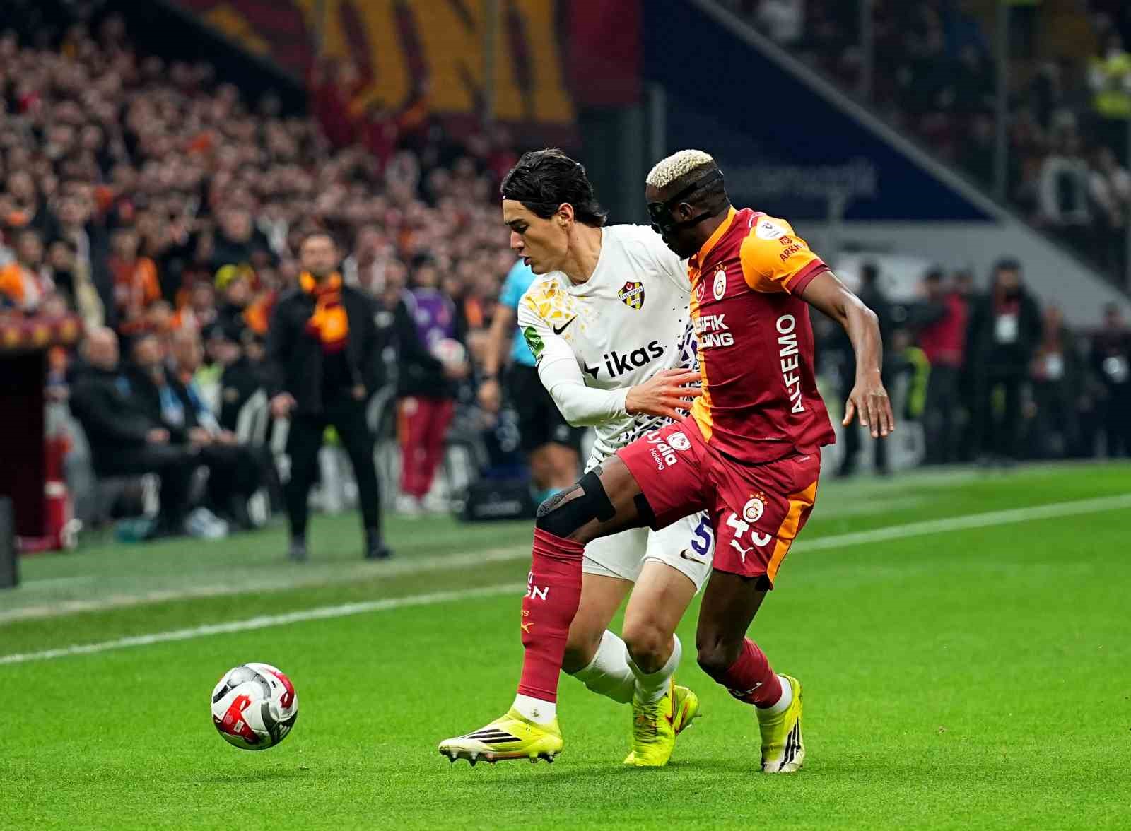 Trendyol Süper Lig: Galatasaray: 1 - Eyüpspor: 0 (Maç devam ediyor)
