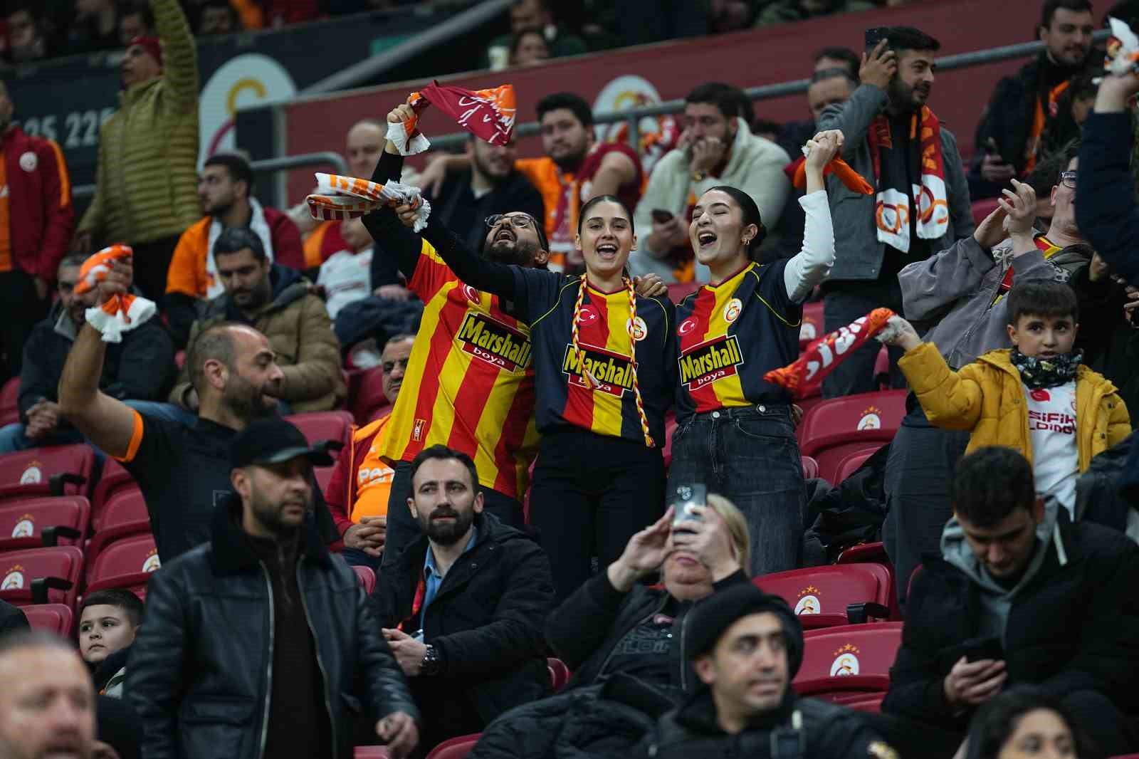 Trendyol Süper Lig: Galatasaray: 1 - Eyüpspor: 0 (Maç devam ediyor)
