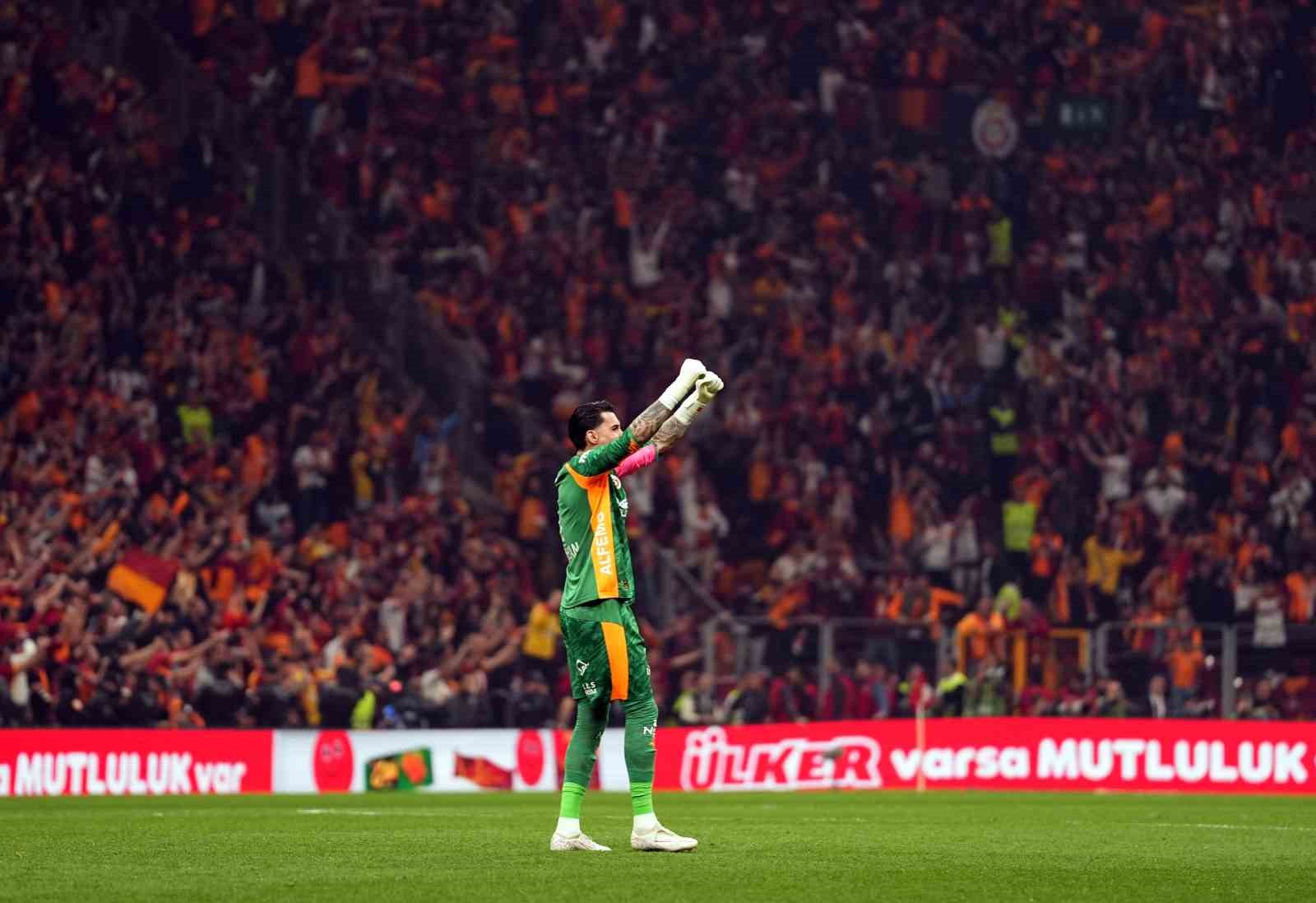 Trendyol Süper Lig: Galatasaray: 1 - Fenerbahçe: 0 (İlk yarı)
