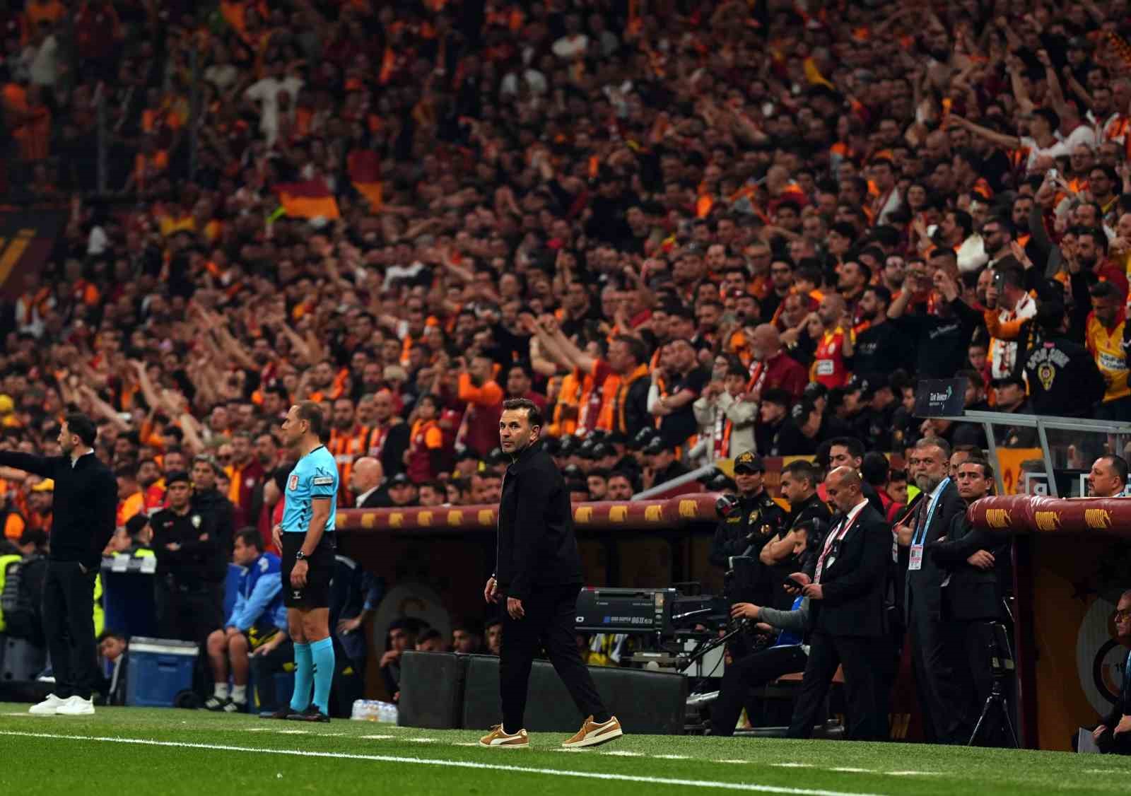 Trendyol Süper Lig: Galatasaray: 1 - Fenerbahçe: 0 (İlk yarı)
