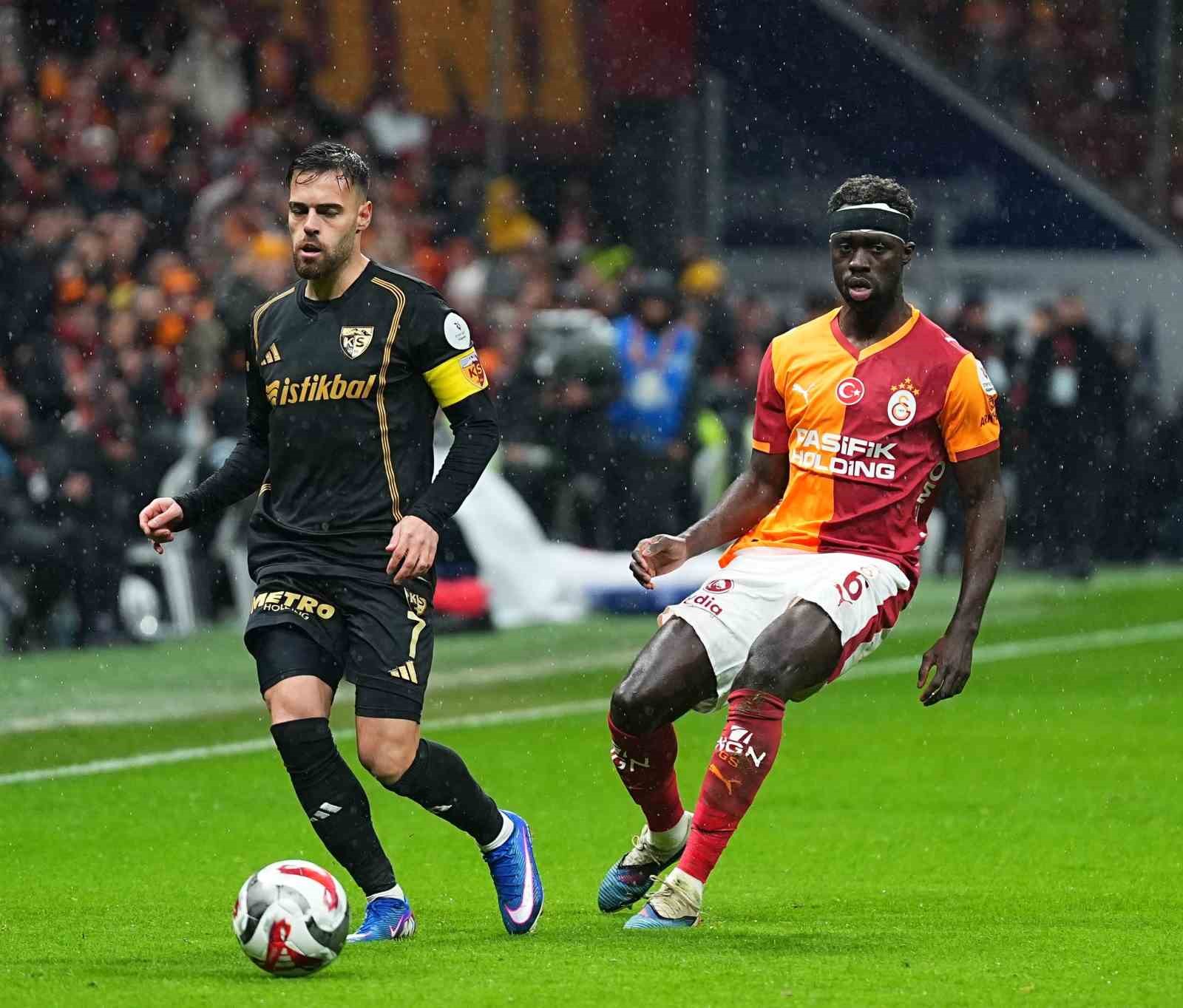 Trendyol Süper Lig: Galatasaray: 1 - Kayserispor: 0 (Maç devam ediyor)
