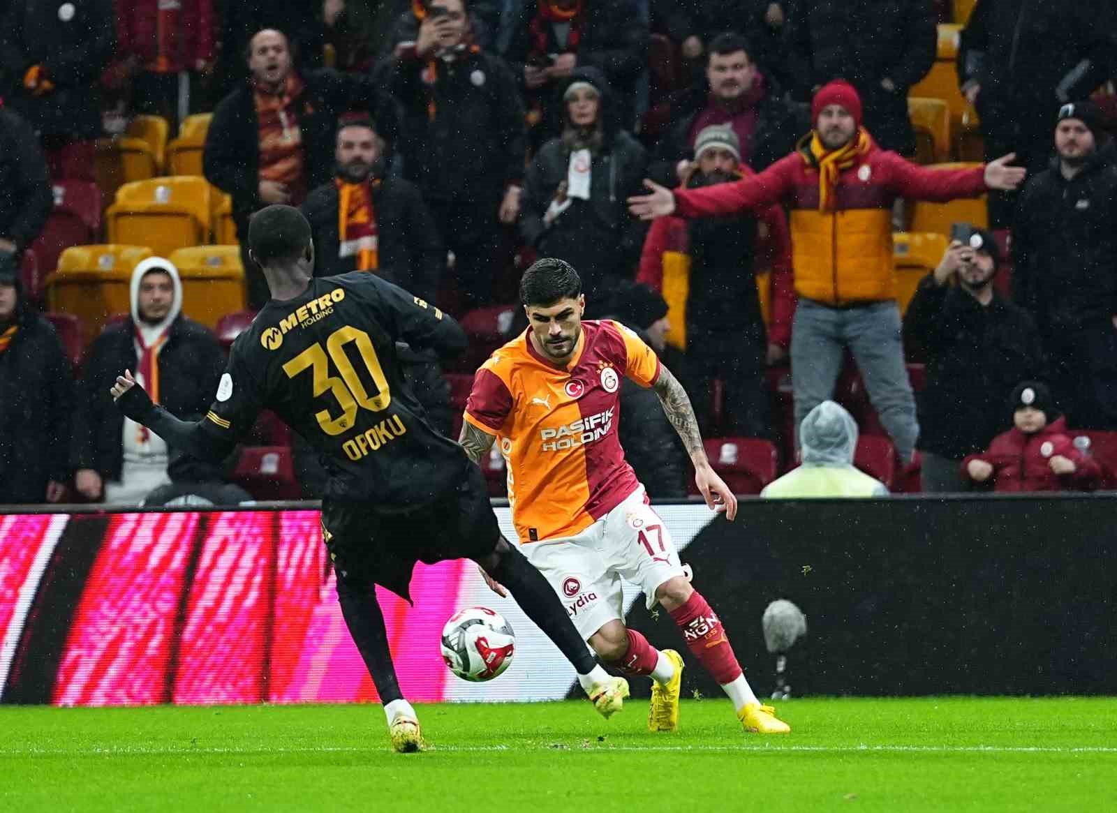 Trendyol Süper Lig: Galatasaray: 1 - Kayserispor: 0 (Maç devam ediyor)
