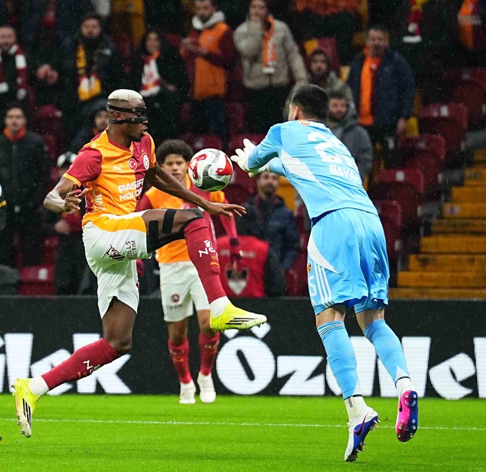Trendyol Süper Lig: Galatasaray: 1 - Kayserispor: 0 (Maç devam ediyor)
