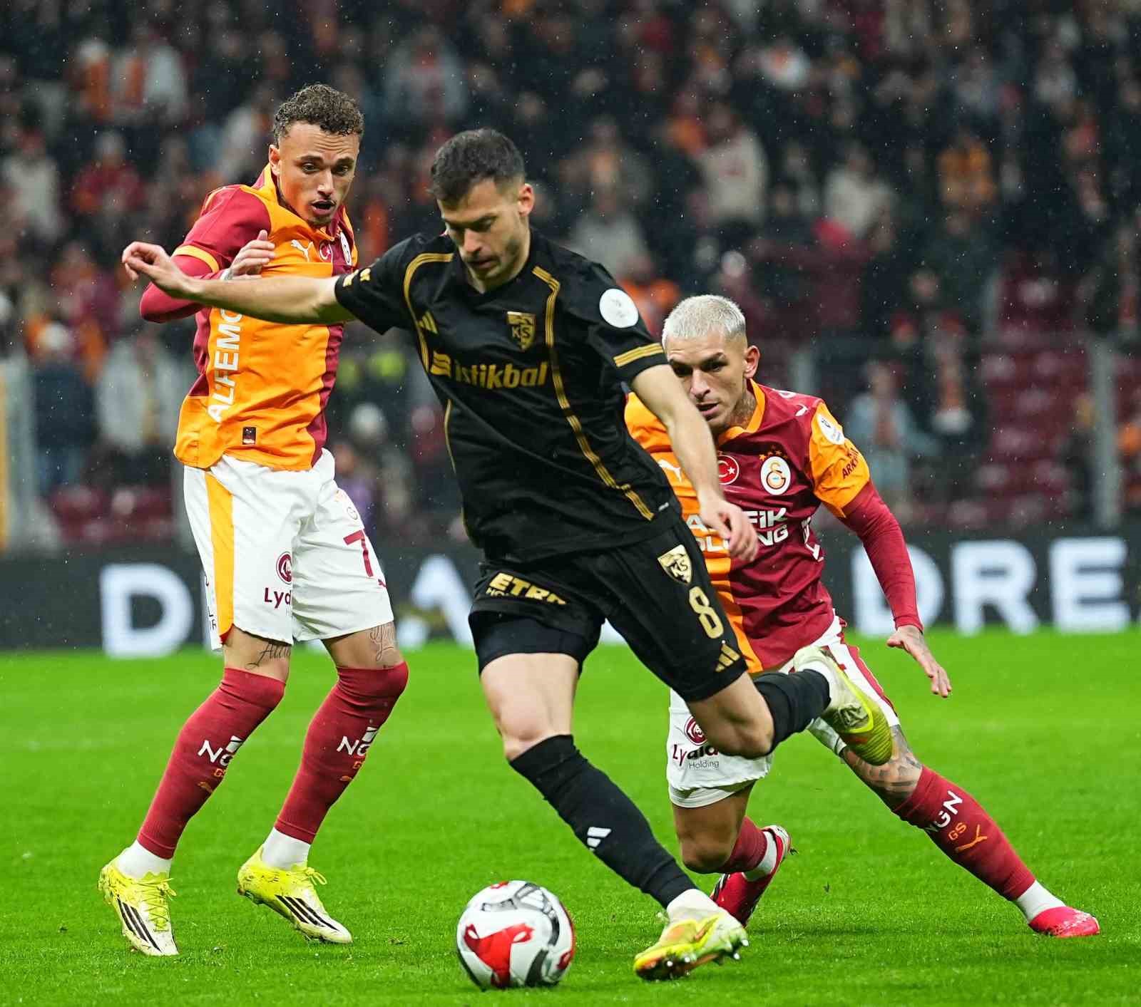 Trendyol Süper Lig: Galatasaray: 1 - Kayserispor: 0 (Maç devam ediyor)
