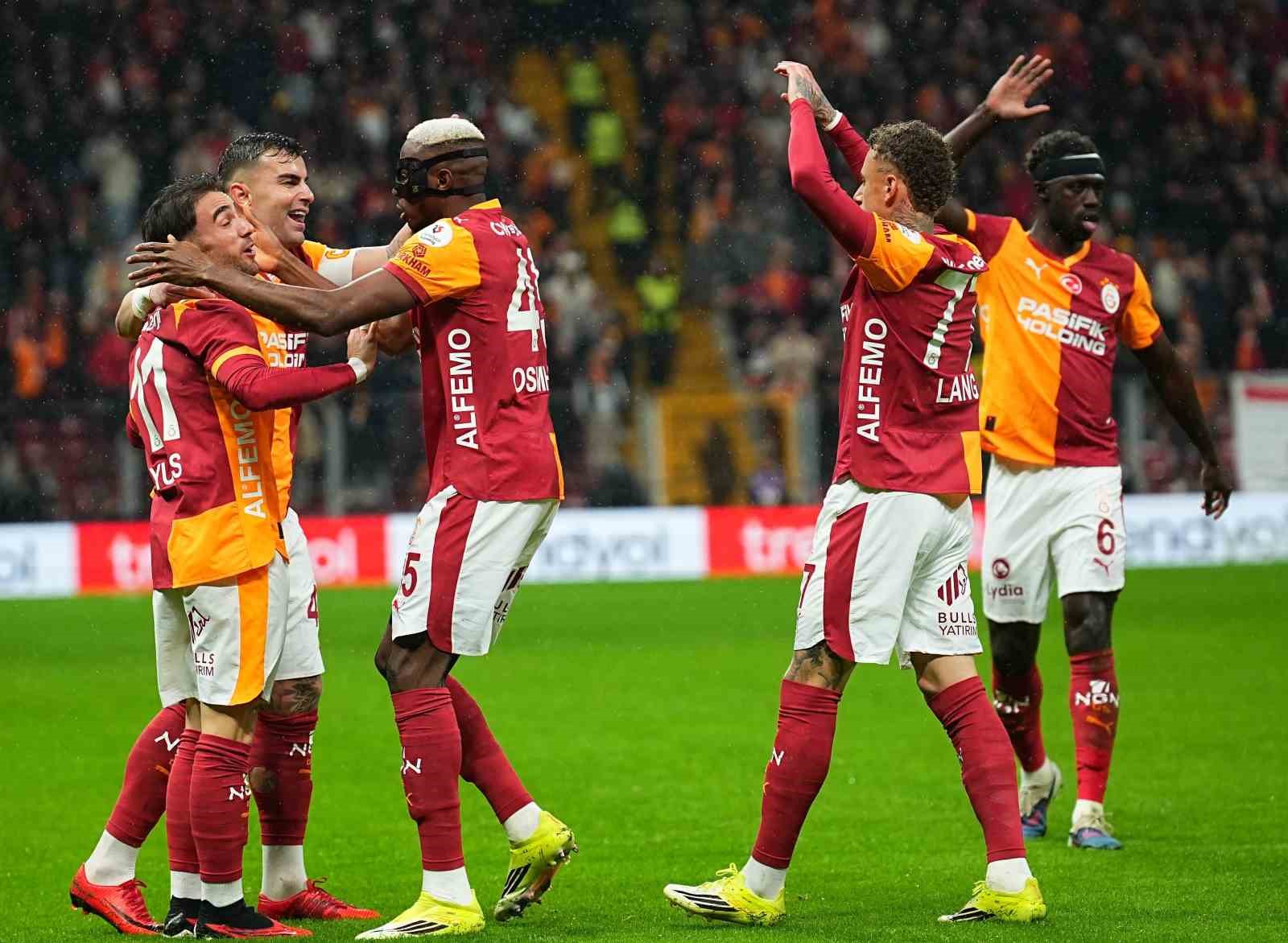Trendyol Süper Lig: Galatasaray: 1 - Kayserispor: 0 (Maç devam ediyor)
