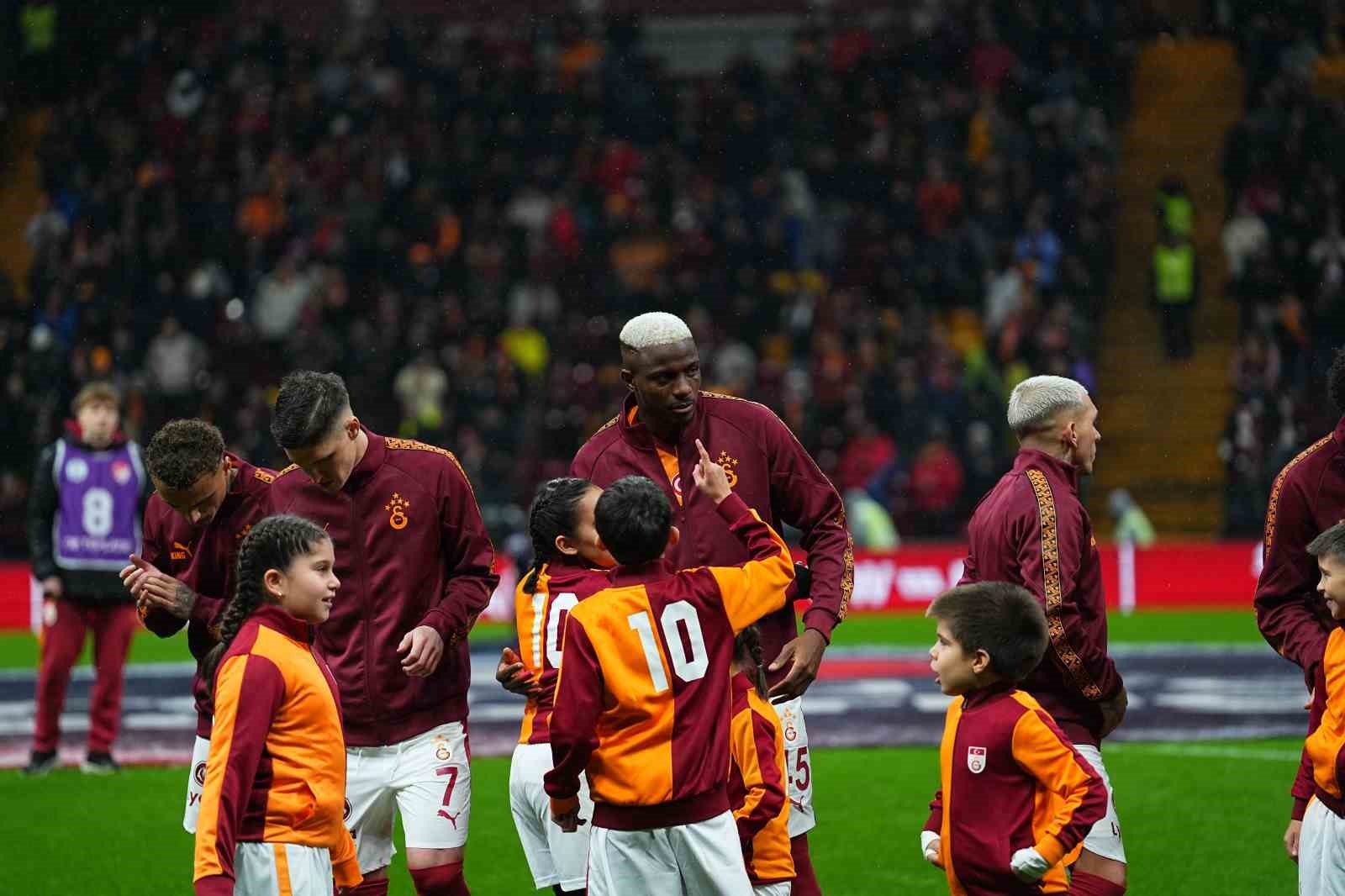 Trendyol Süper Lig: Galatasaray: 1 - Kayserispor: 0 (Maç devam ediyor)
