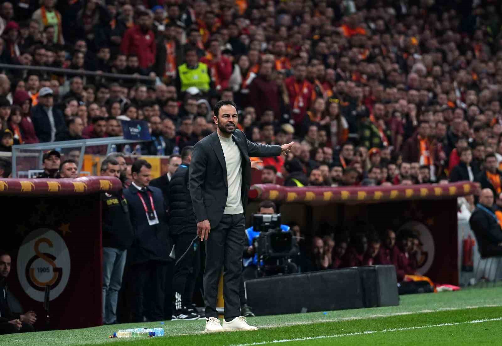 Trendyol Süper Lig: Galatasaray: 1 - Kocaelispor: 0 (İlk yarı)
Trendyol Süper Lig: Galatasaray: 1 - Kocaelispor: 0 (İlk yarı)