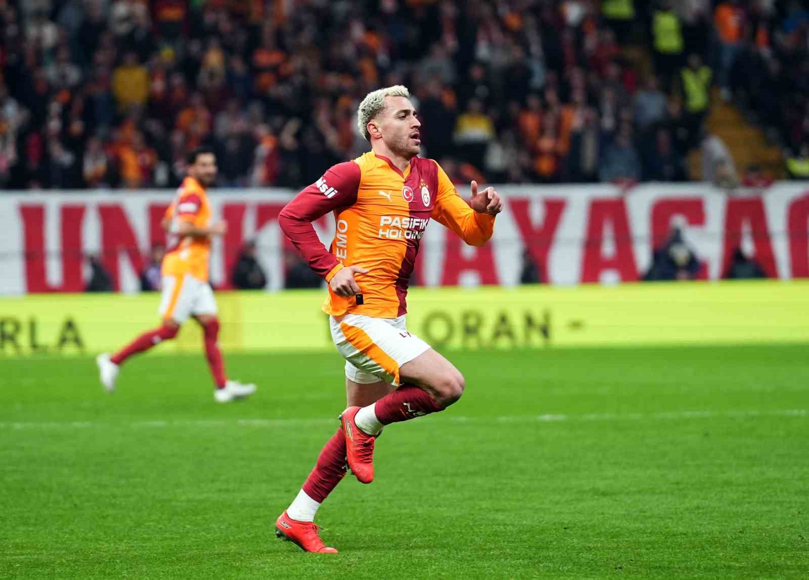Trendyol Süper Lig: Galatasaray: 1 - Kocaelispor: 0 (İlk yarı)
Trendyol Süper Lig: Galatasaray: 1 - Kocaelispor: 0 (İlk yarı)