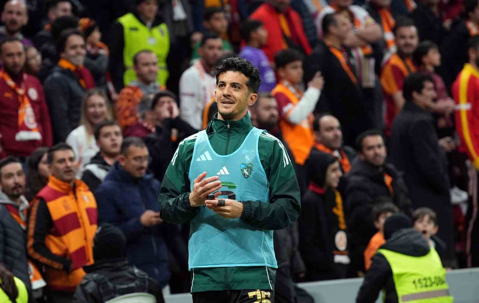 Trendyol Süper Lig: Galatasaray: 1 - Kocaelispor: 0 (İlk yarı)
Trendyol Süper Lig: Galatasaray: 1 - Kocaelispor: 0 (İlk yarı)