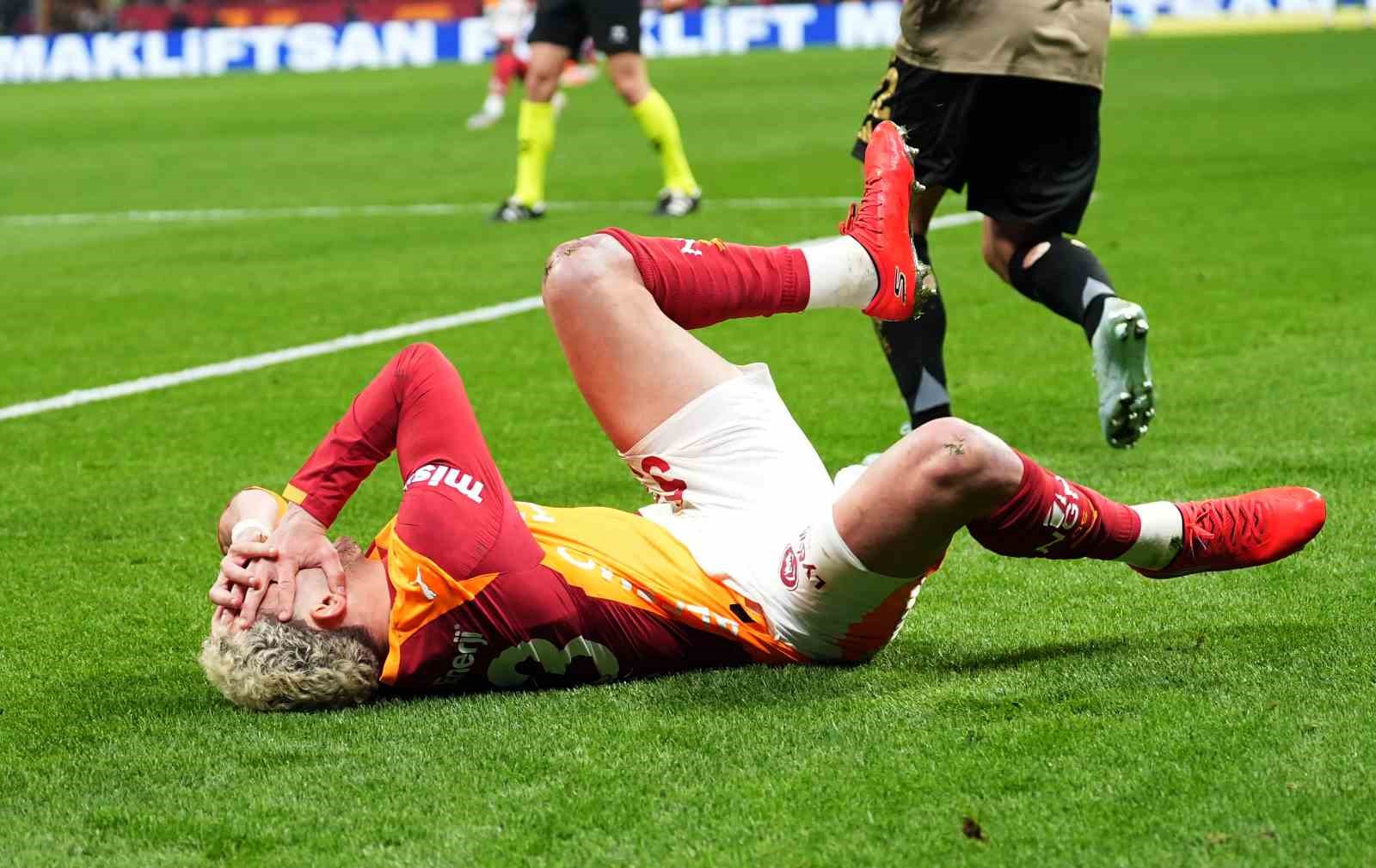 Trendyol Süper Lig: Galatasaray: 1 - Kocaelispor: 1 (Maç sonucu)
Trendyol Süper Lig: Galatasaray: 1 - Kocaelispor: 1 (Maç sonucu)