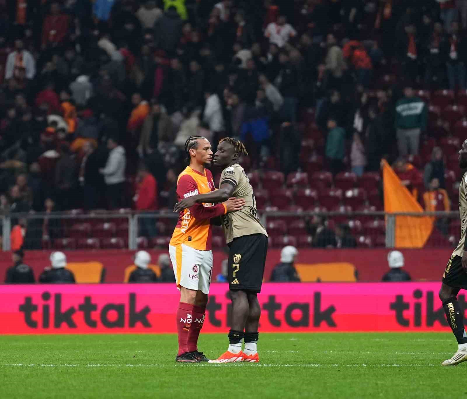 Trendyol Süper Lig: Galatasaray: 1 - Kocaelispor: 1 (Maç sonucu)
Trendyol Süper Lig: Galatasaray: 1 - Kocaelispor: 1 (Maç sonucu)