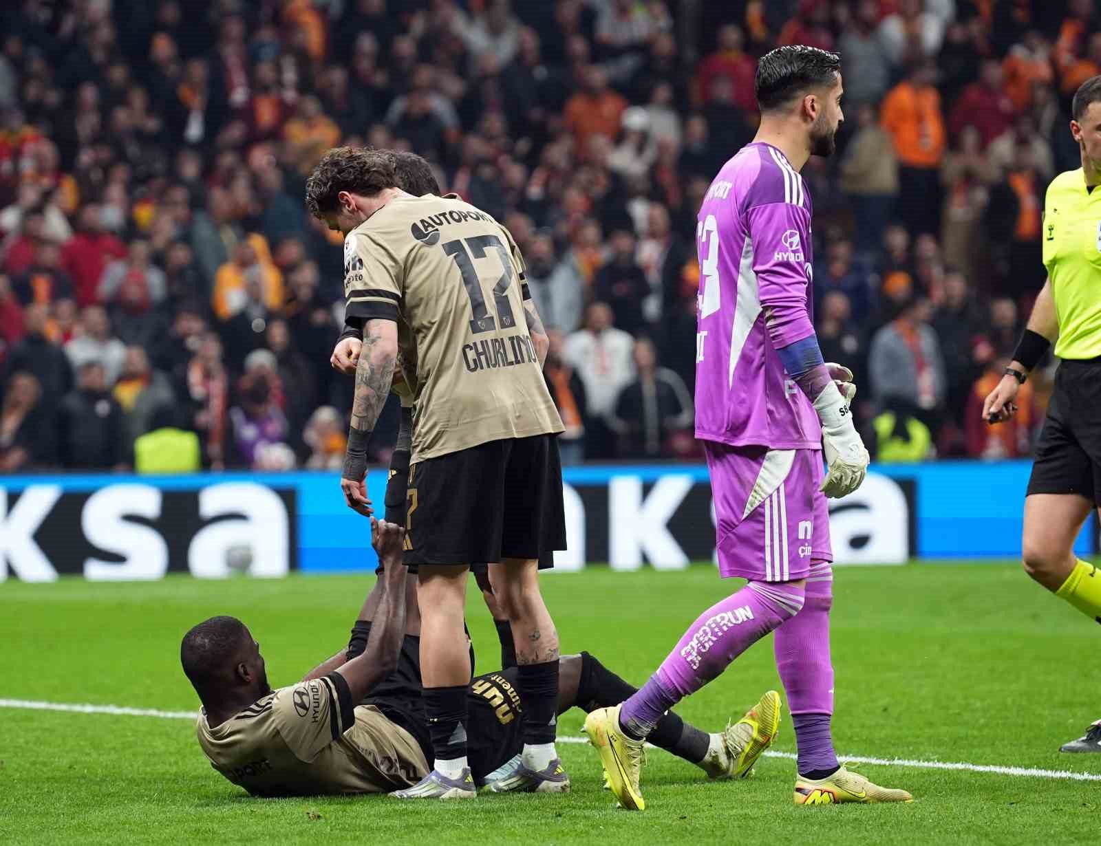 Trendyol Süper Lig: Galatasaray: 1 - Kocaelispor: 1 (Maç sonucu)
Trendyol Süper Lig: Galatasaray: 1 - Kocaelispor: 1 (Maç sonucu)