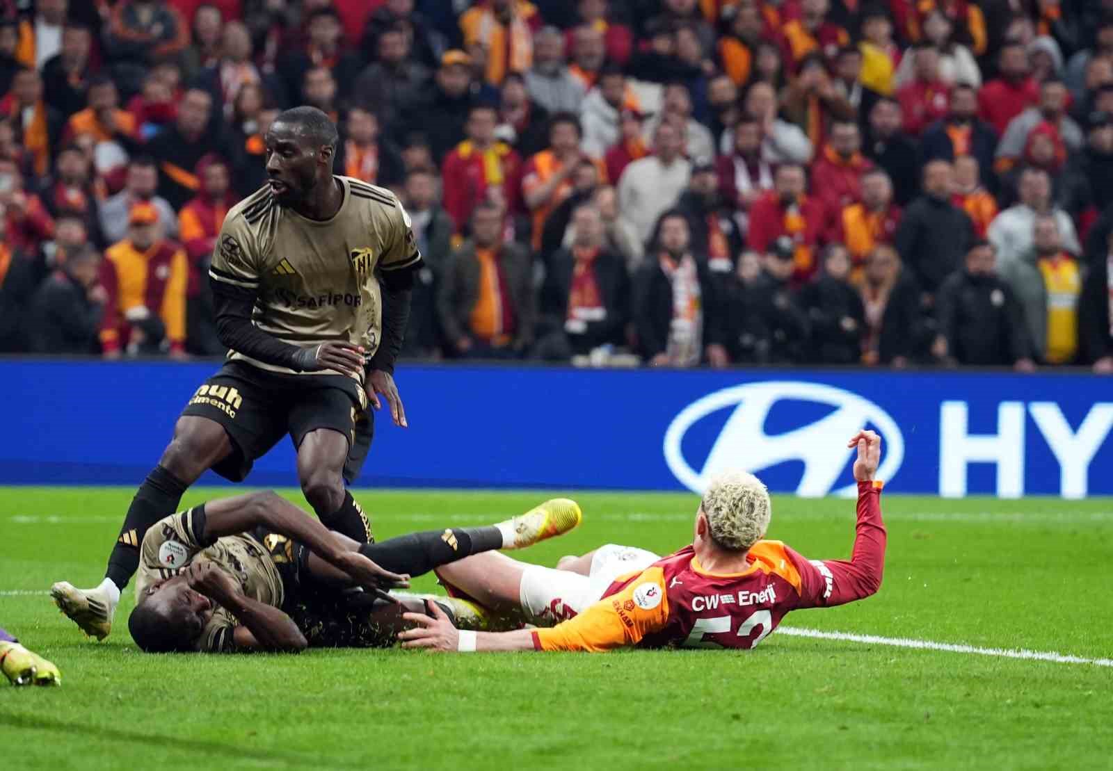 Trendyol Süper Lig: Galatasaray: 1 - Kocaelispor: 1 (Maç sonucu)
Trendyol Süper Lig: Galatasaray: 1 - Kocaelispor: 1 (Maç sonucu)