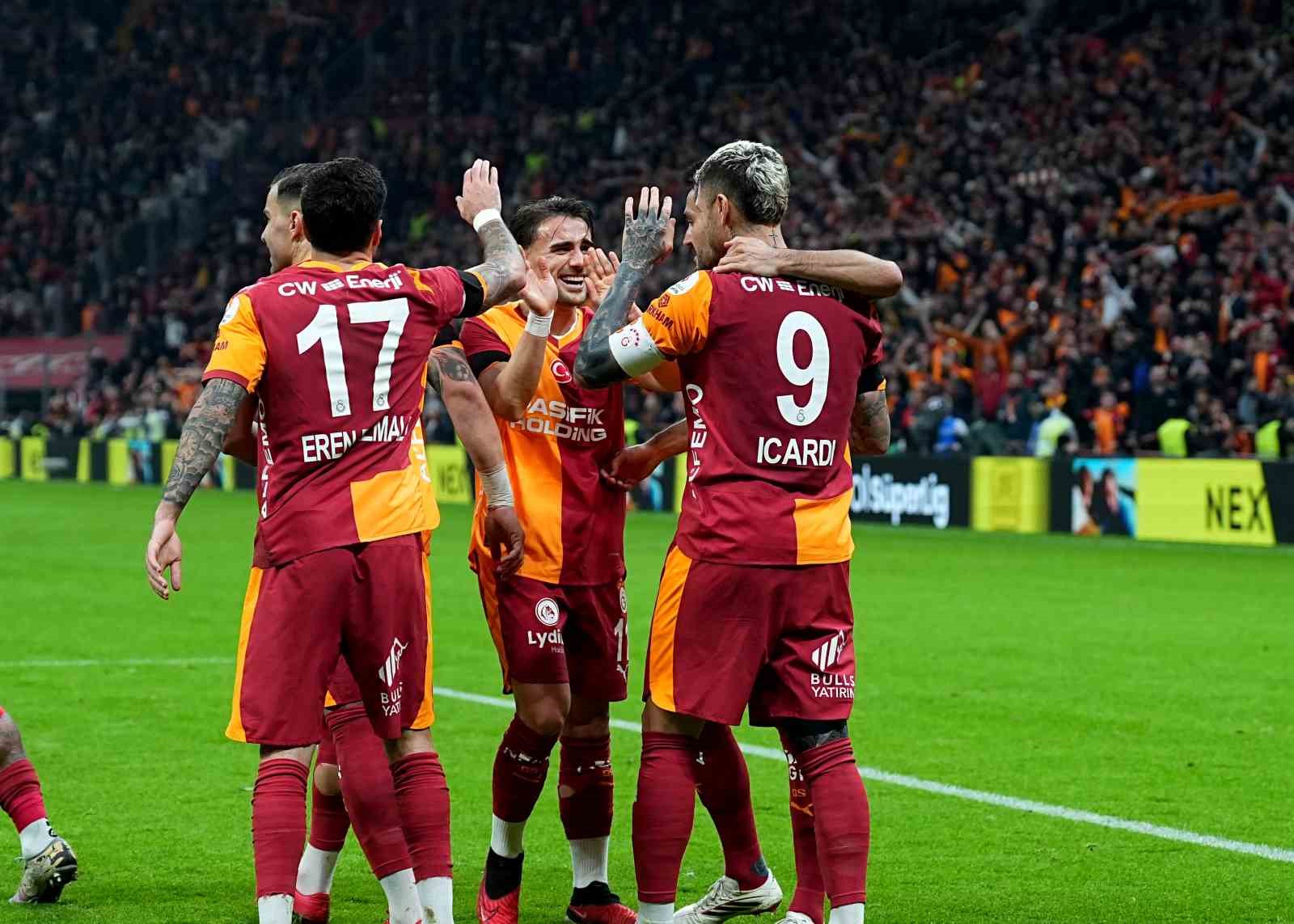 Trendyol Süper Lig: Galatasaray: 2 - Eyüpspor: 0 (İlk yarı)

