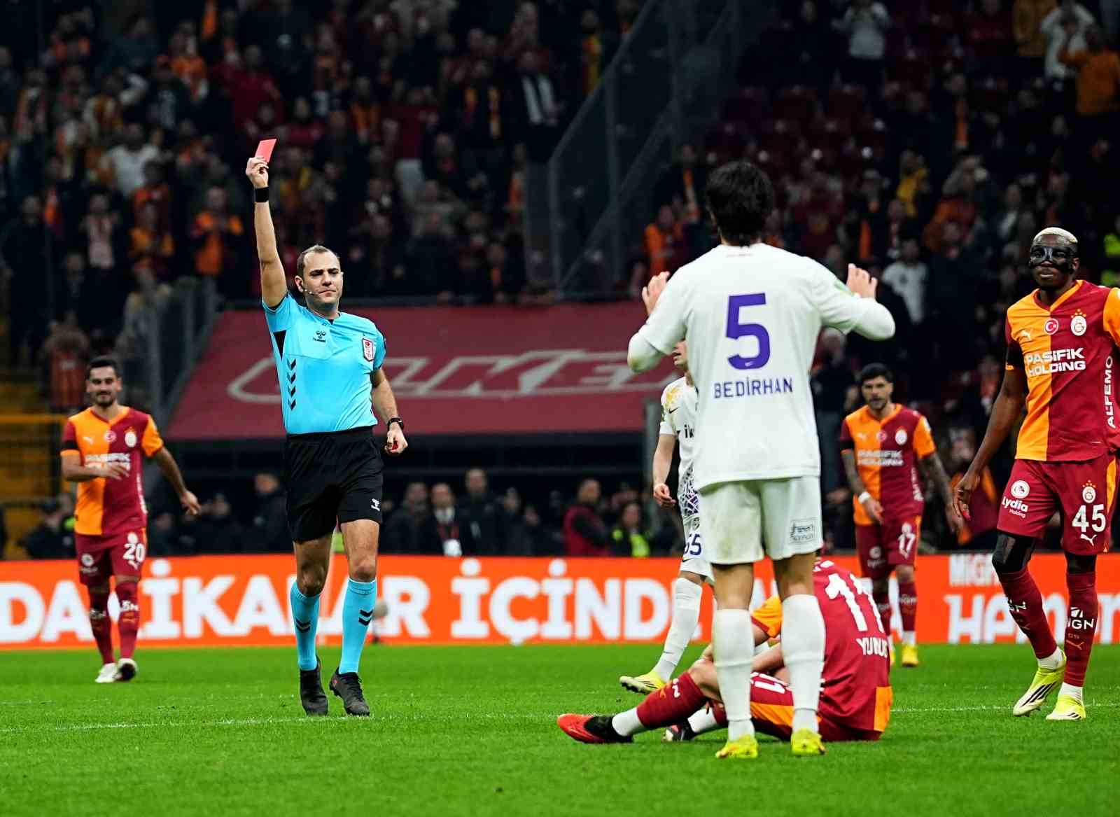 Trendyol Süper Lig: Galatasaray: 2 - Eyüpspor: 0 (İlk yarı)
