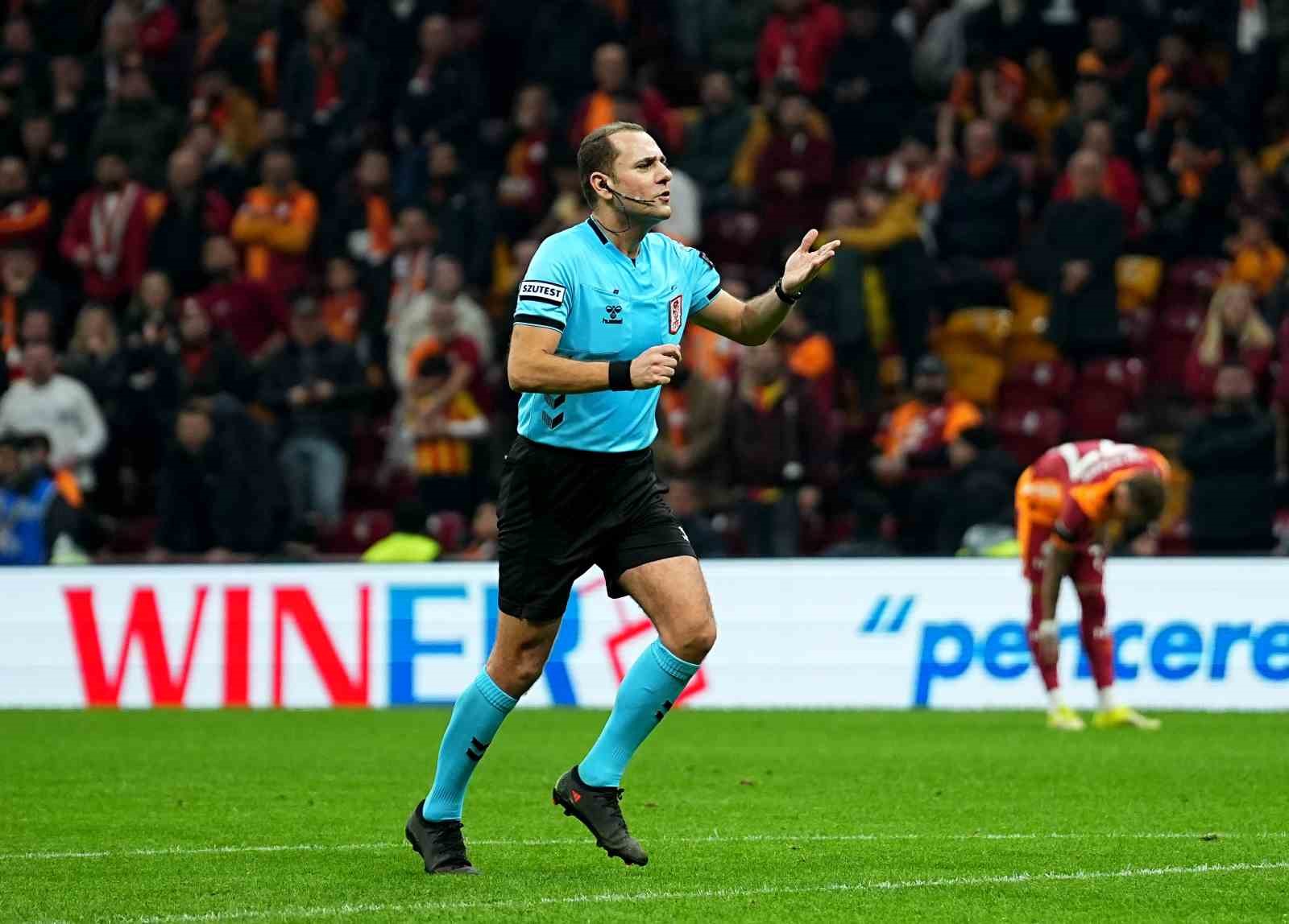 Trendyol Süper Lig: Galatasaray: 2 - Eyüpspor: 0 (İlk yarı)
