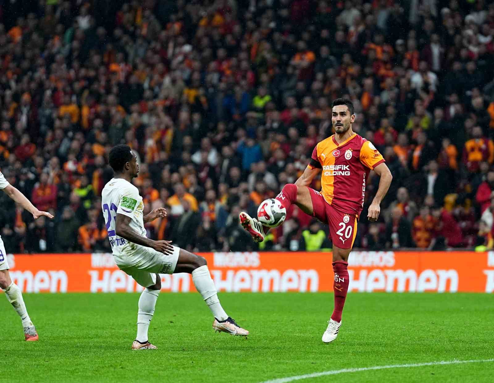 Trendyol Süper Lig: Galatasaray: 2 - Eyüpspor: 0 (İlk yarı)
