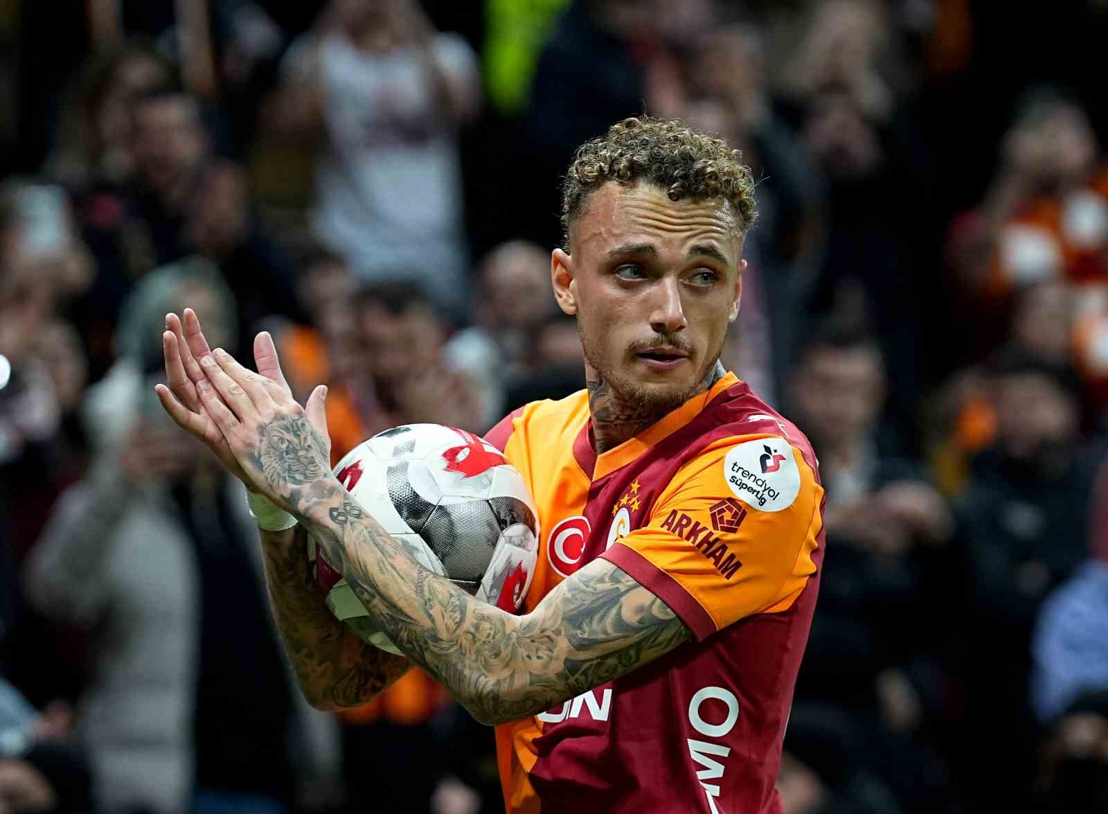 Trendyol Süper Lig: Galatasaray: 2 - Eyüpspor: 0 (İlk yarı)
