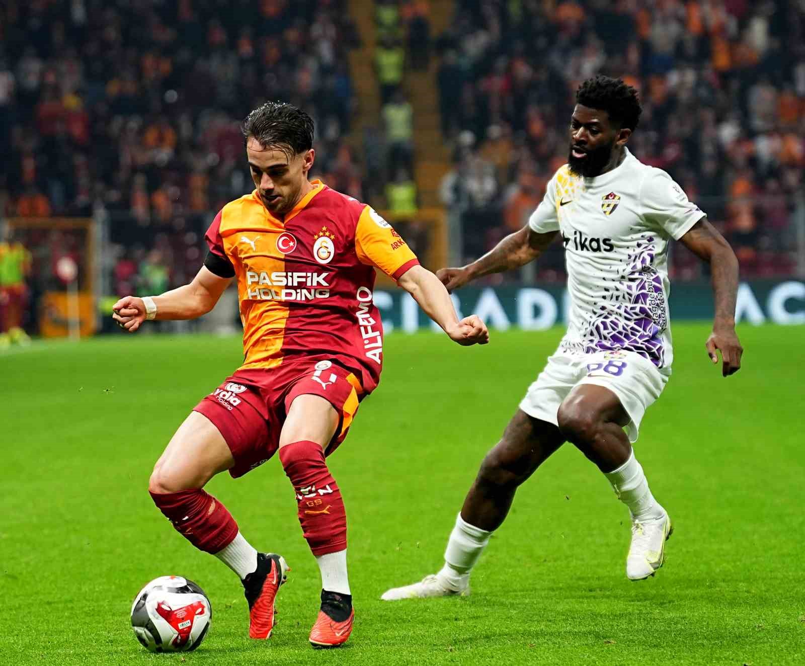 Trendyol Süper Lig: Galatasaray: 2 - Eyüpspor: 0 (İlk yarı)
