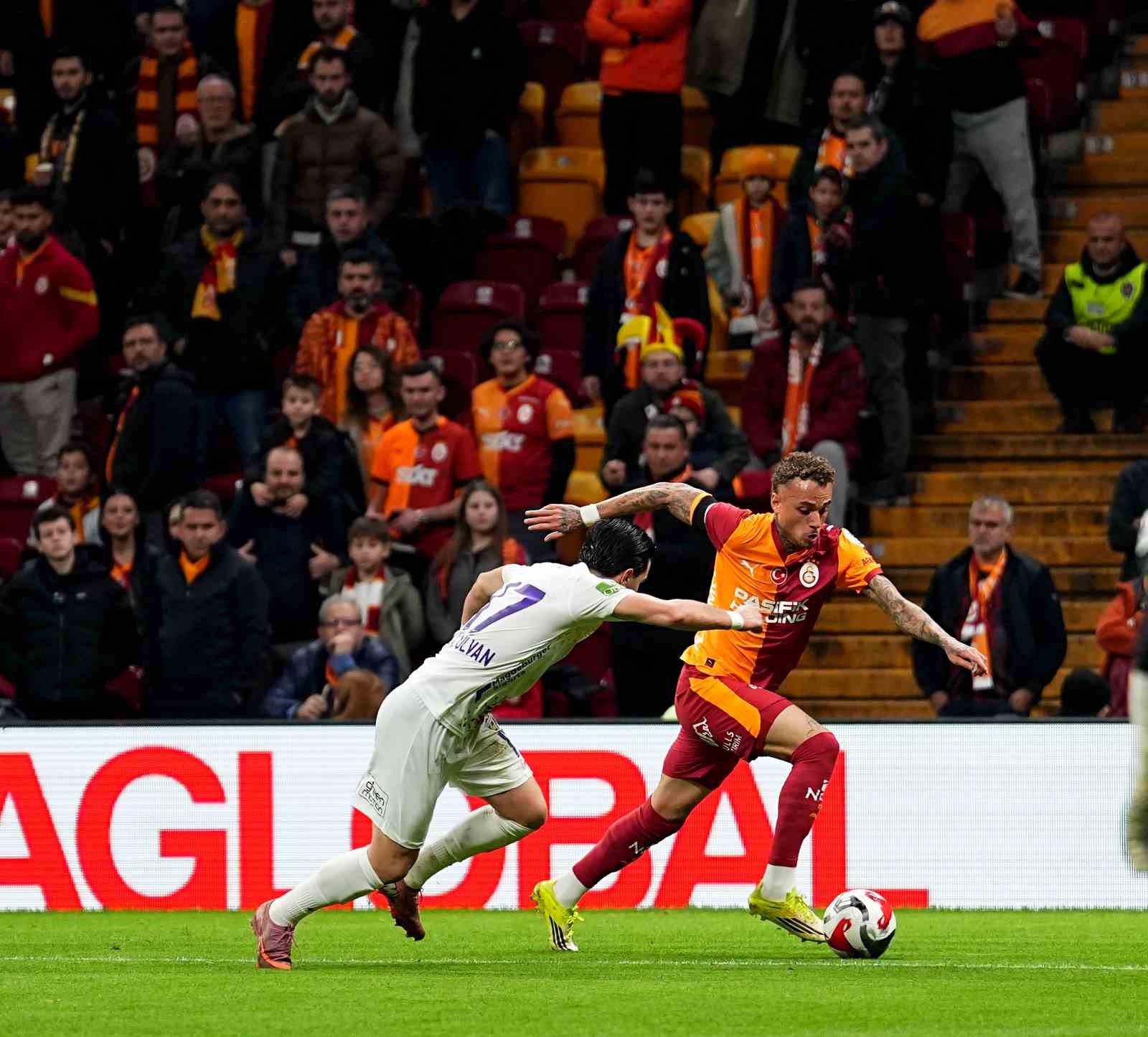 Trendyol Süper Lig: Galatasaray: 2 - Eyüpspor: 0 (İlk yarı)
