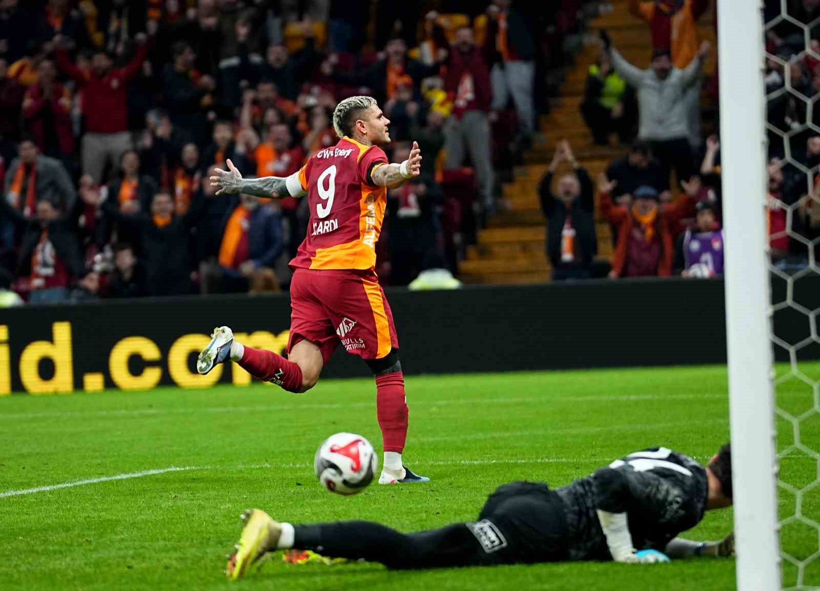 Trendyol Süper Lig: Galatasaray: 2 - Eyüpspor: 0 (İlk yarı)
