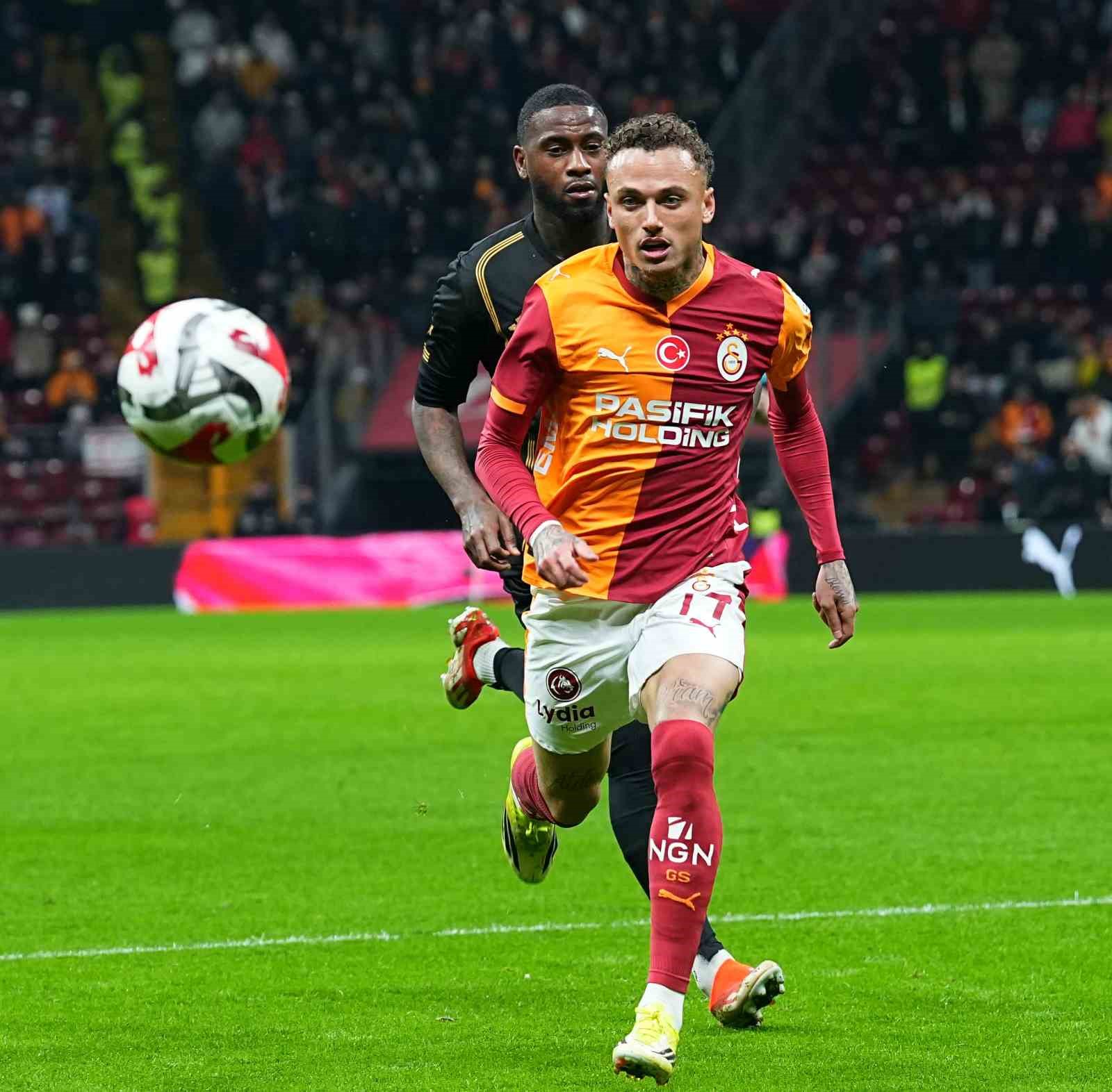 Trendyol Süper Lig: Galatasaray: 2 - Kayserispor: 0 (İlk yarı)
