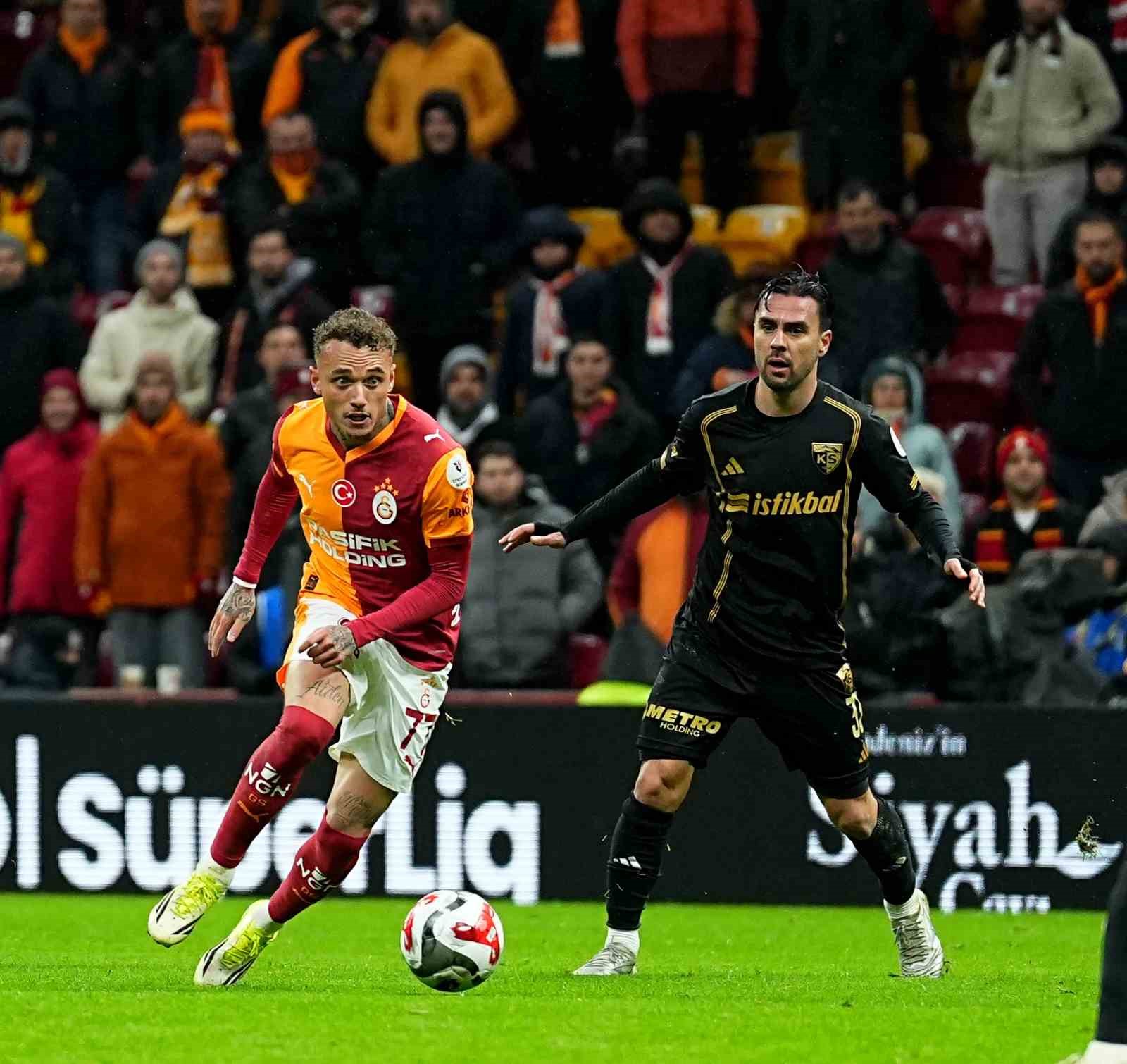 Trendyol Süper Lig: Galatasaray: 2 - Kayserispor: 0 (İlk yarı)
