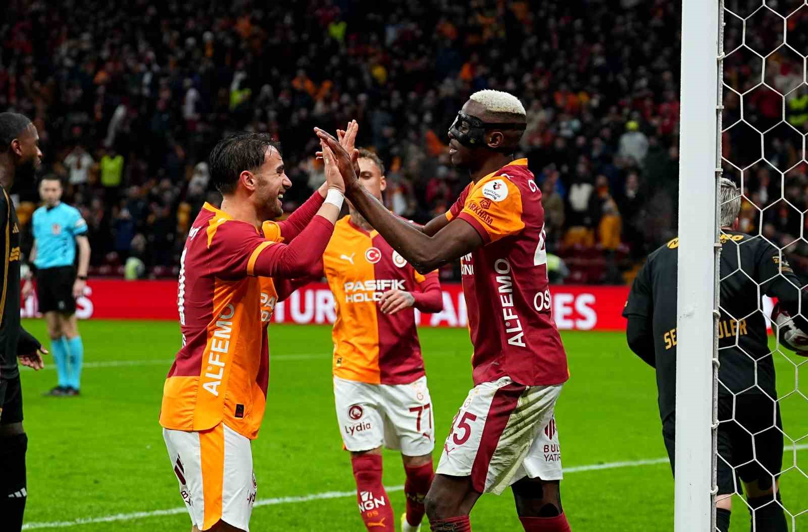 Trendyol Süper Lig: Galatasaray: 2 - Kayserispor: 0 (İlk yarı)
