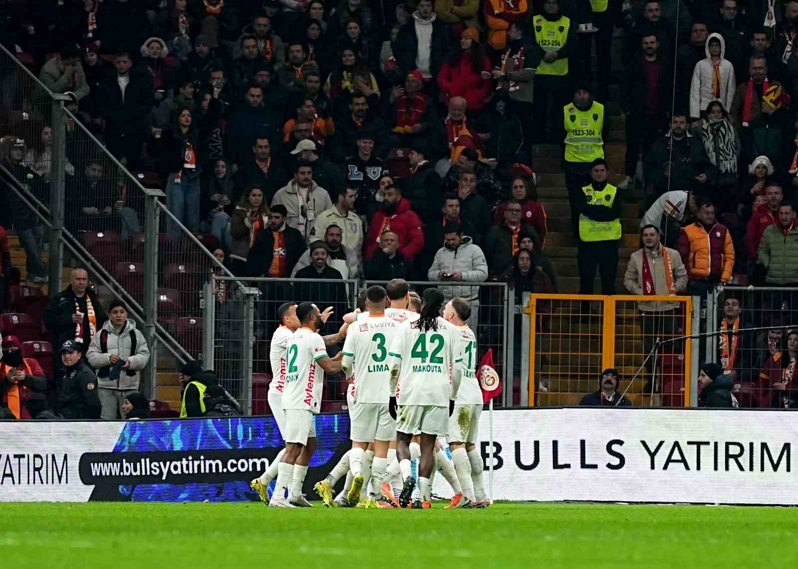 Trendyol Süper Lig: Galatasaray: 3 - Corendon Alanyaspor: 1 (Maç sonucu)
Trendyol Süper Lig: Galatasaray: 3 - Corendon Alanyaspor: 1 (Maç sonucu)