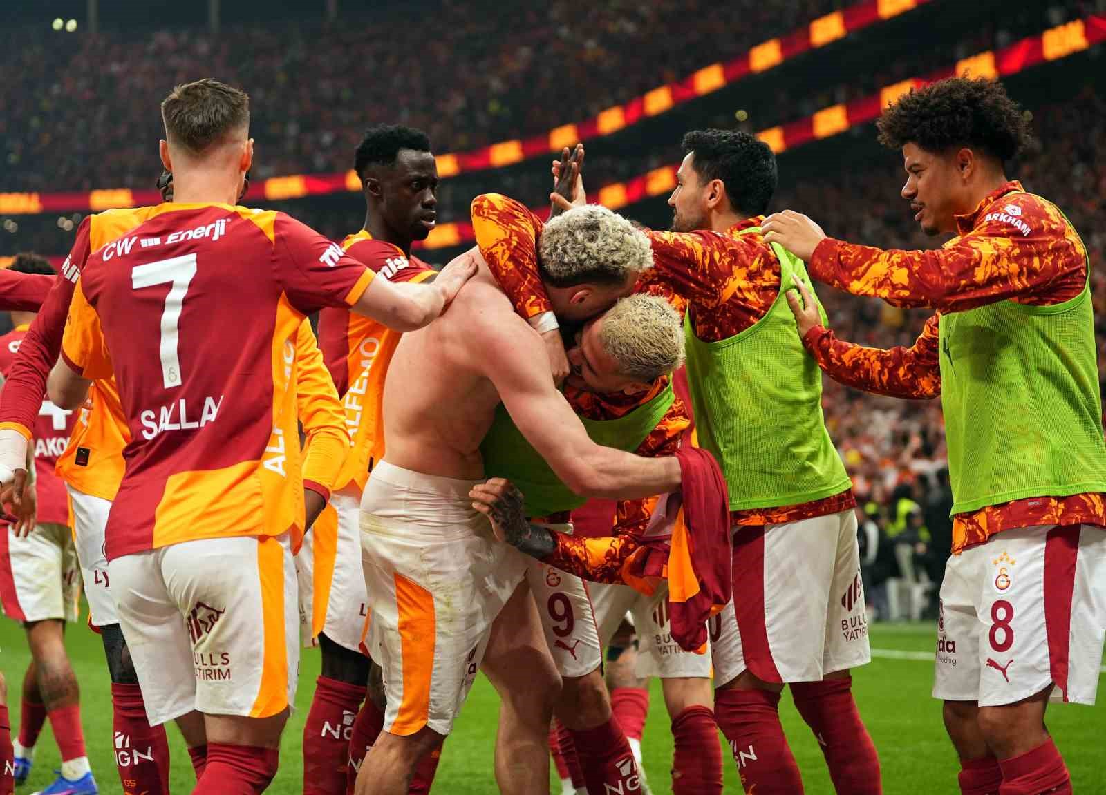 Trendyol Süper Lig: Galatasaray: 3 - Fenerbahçe: 0 (Maç sonucu)
