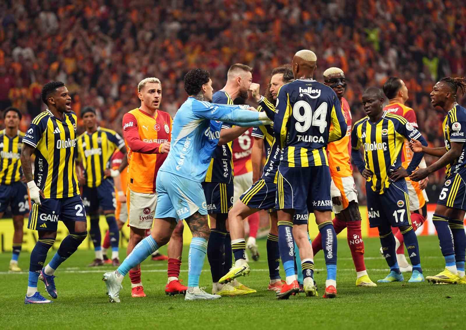 Trendyol Süper Lig: Galatasaray: 3 - Fenerbahçe: 0 (Maç sonucu)
