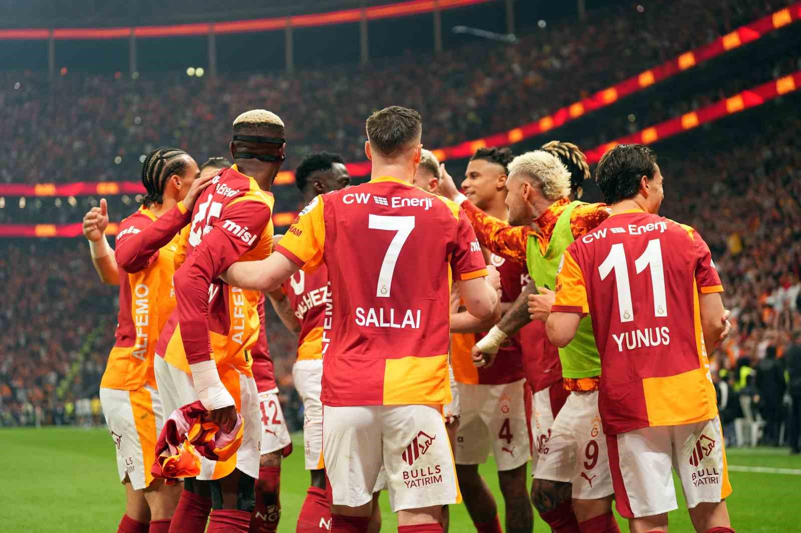 Trendyol Süper Lig: Galatasaray: 3 - Fenerbahçe: 0 (Maç sonucu)

