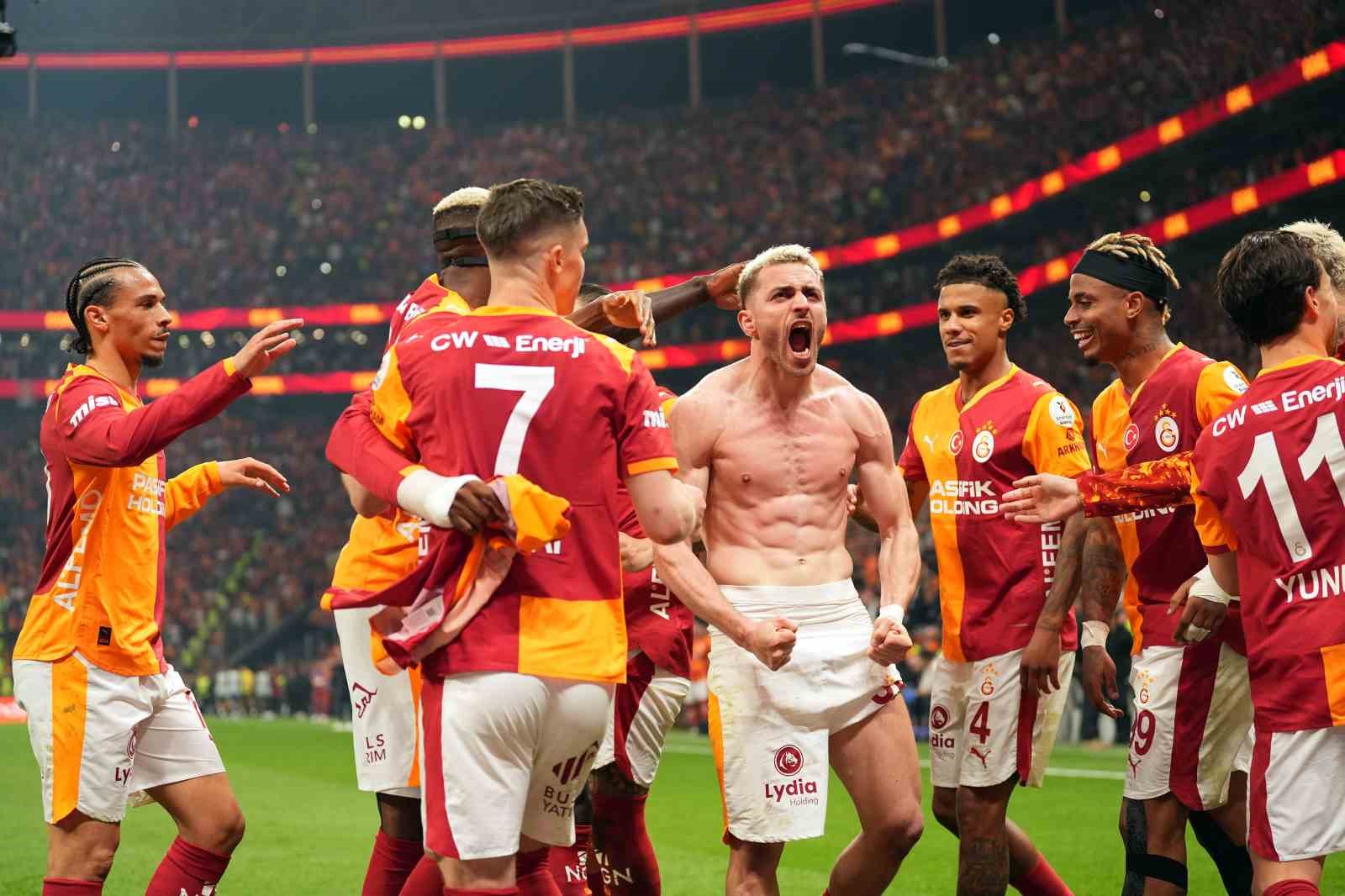 Trendyol Süper Lig: Galatasaray: 3 - Fenerbahçe: 0 (Maç sonucu)
