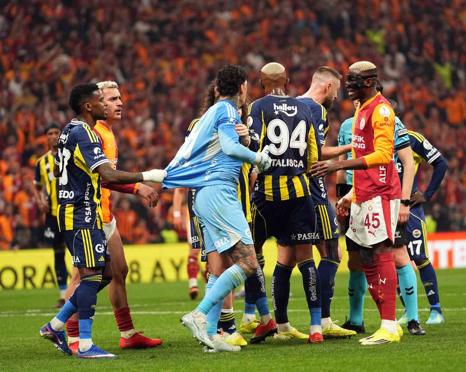 Trendyol Süper Lig: Galatasaray: 3 - Fenerbahçe: 0 (Maç sonucu)
