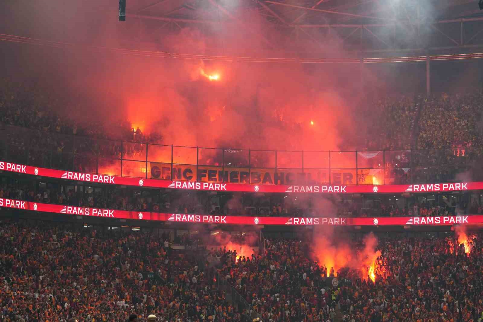 Trendyol Süper Lig: Galatasaray: 3 - Fenerbahçe: 0 (Maç sonucu)
